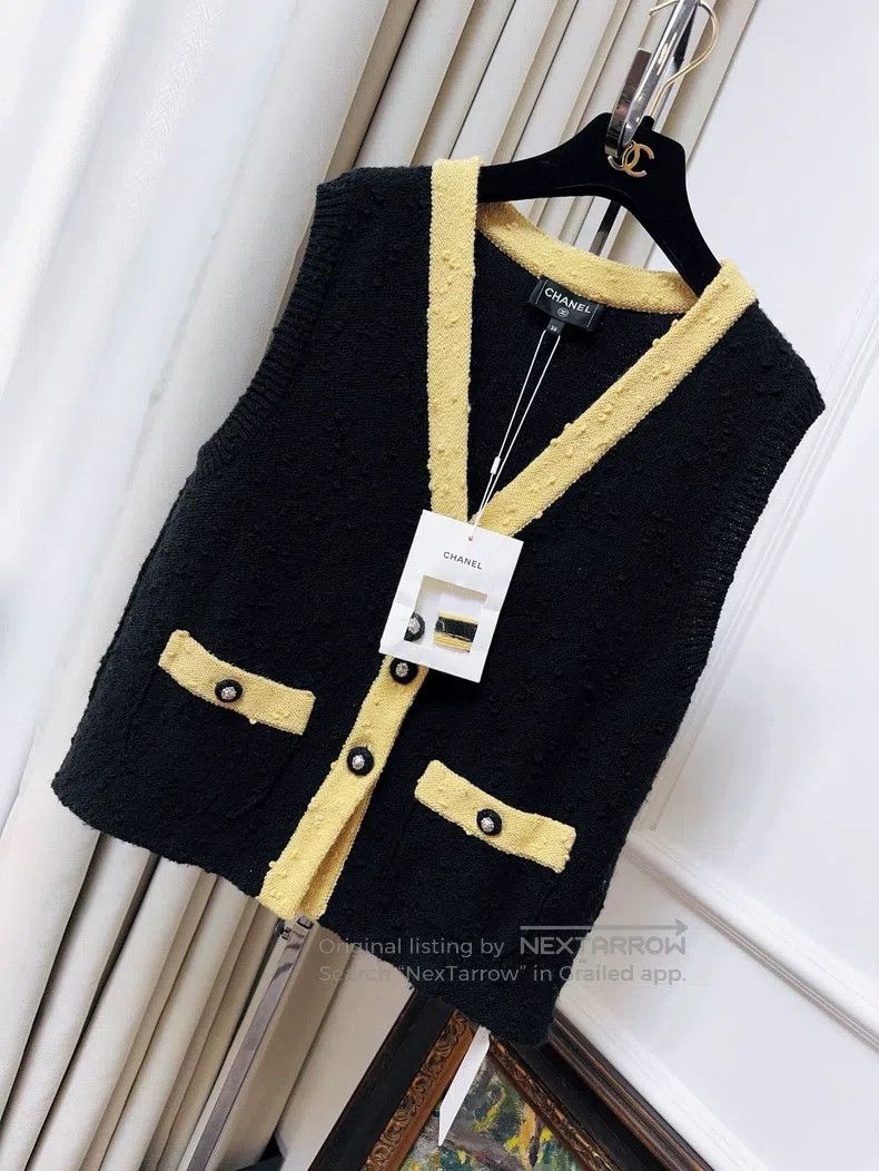 Chanel Chanel 24K black bean and yellow V-neck knitted vest Size XS / US 0-2 / IT 36-38 - 9 Thumbnail