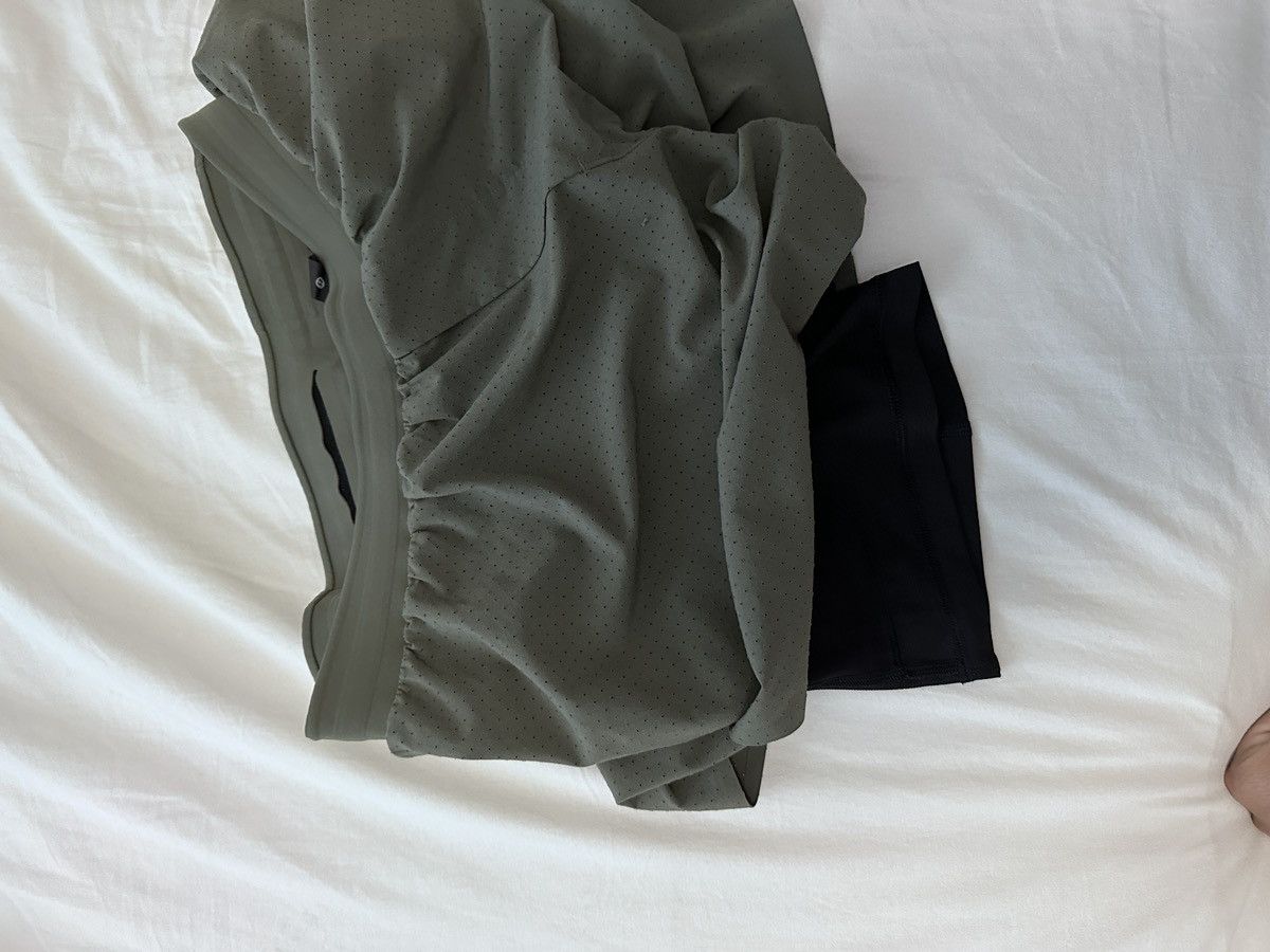 Lululemon Lululemon Fast and free Lines shorts 6” small Size US 28 / EU 44 - 4 Thumbnail