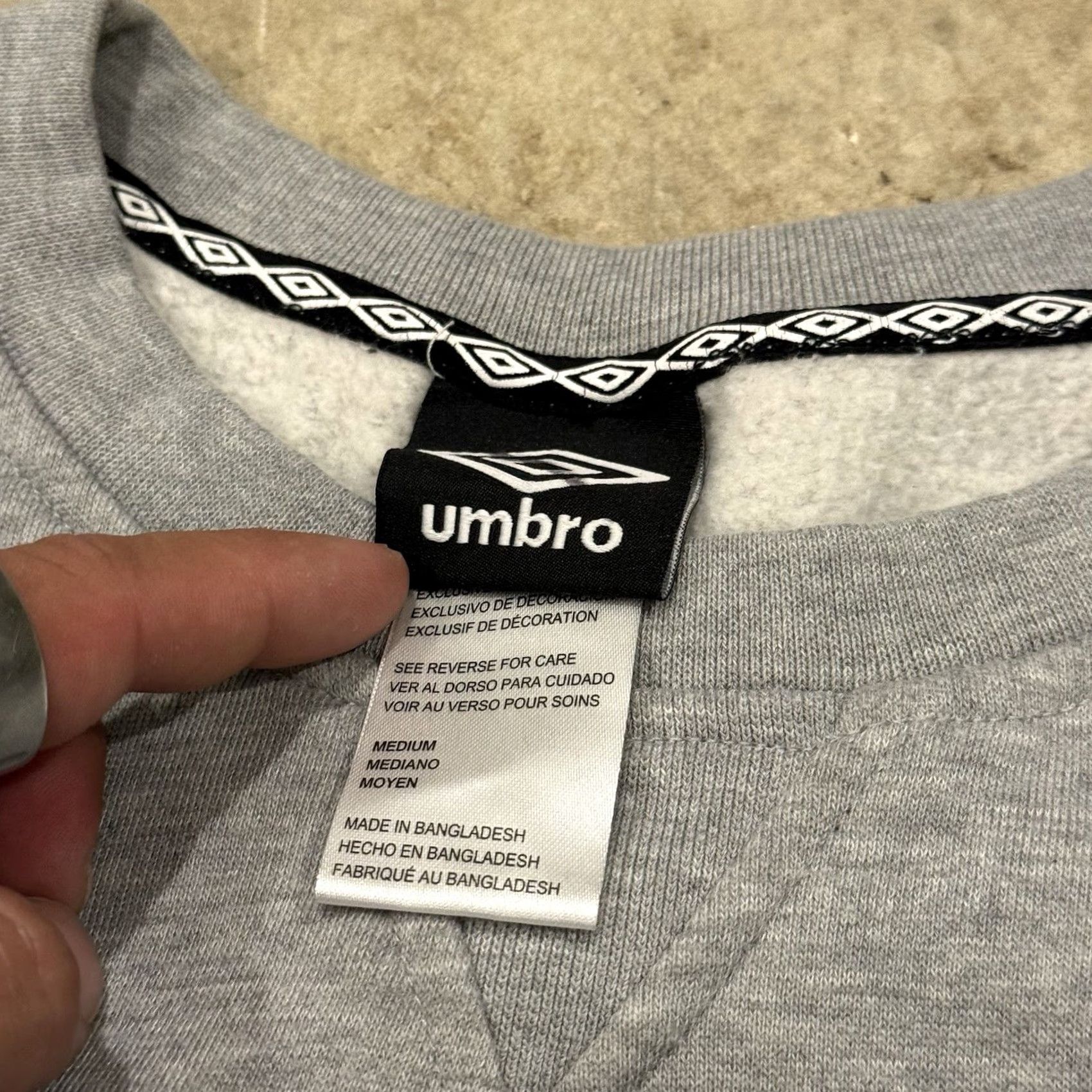 Umbro Umbro Pullover Sweatshirt Mens Medium Gray Crew Neck Fleece Athletic Casual Graphic Print Athletic Size US M / EU 48-50 / 2 - 3 Thumbnail