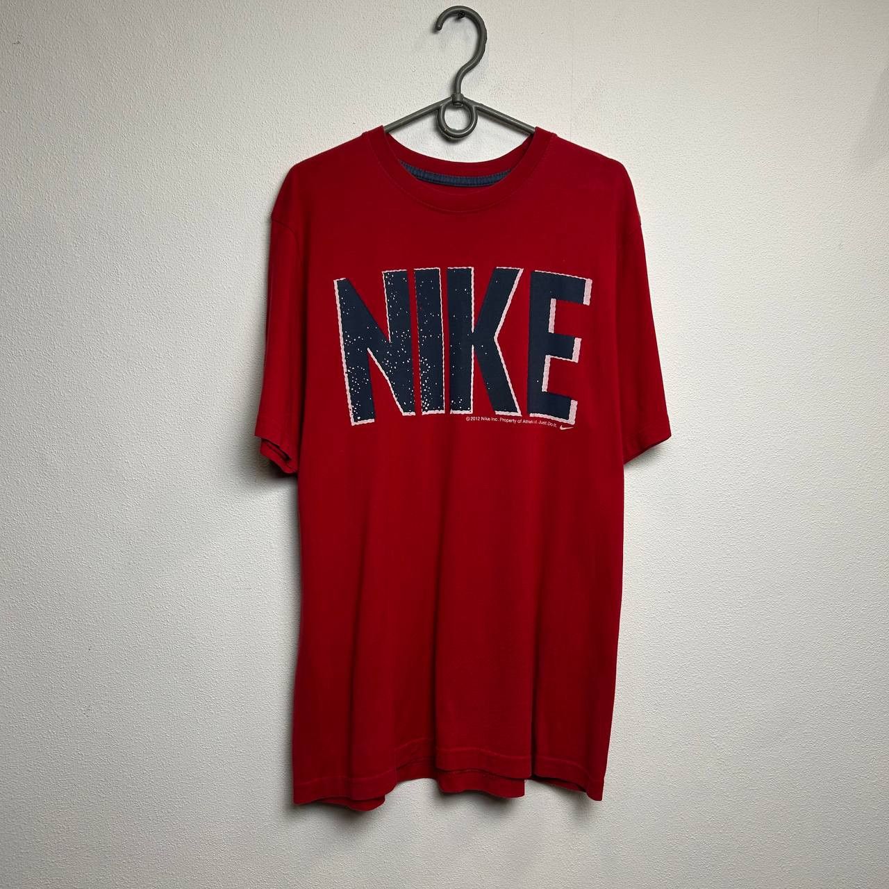 Nike Vintage Nike Big logo 2012 streetwear y2k sport tee Size US L / EU 52-54 / 3 - 1 Thumbnail