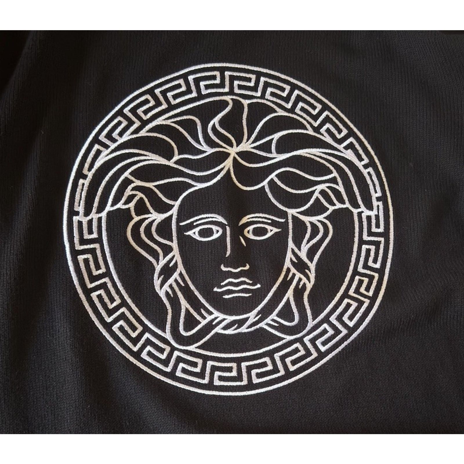 Versace Versace Medusa Embroidered Knit Sweater Black 44 US 1011884 Size US XL / EU 56 / 4 - 7 Thumbnail