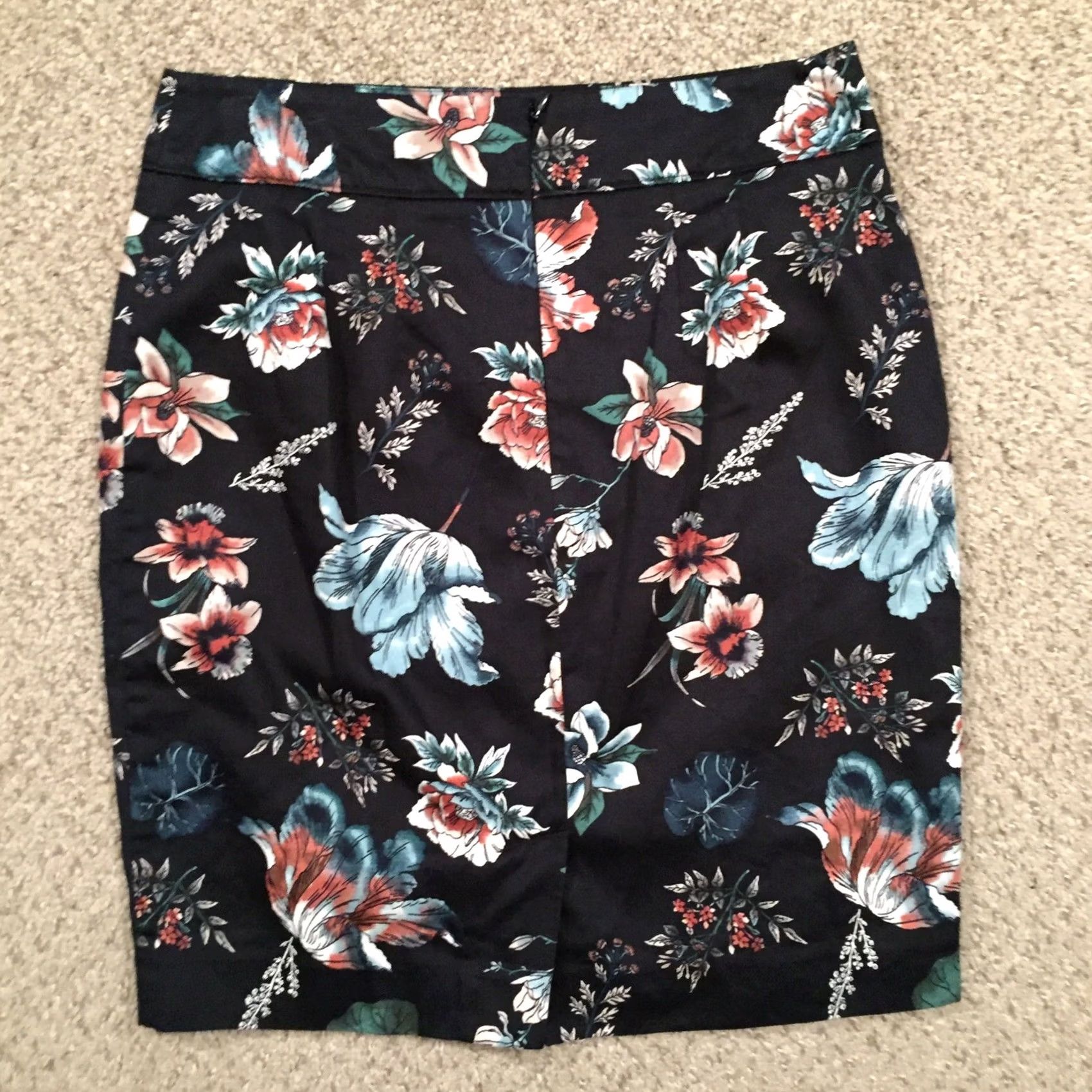 Loft LOFT Skirt, Women, Knee Length, Size 2, Black Floral, Lined, Slit, Cotton, Pencil, Regular, ZIP, Lightweight, Straight & Pencil, Vintage: No Size 26" / US 2 / IT 38 - 6 Thumbnail