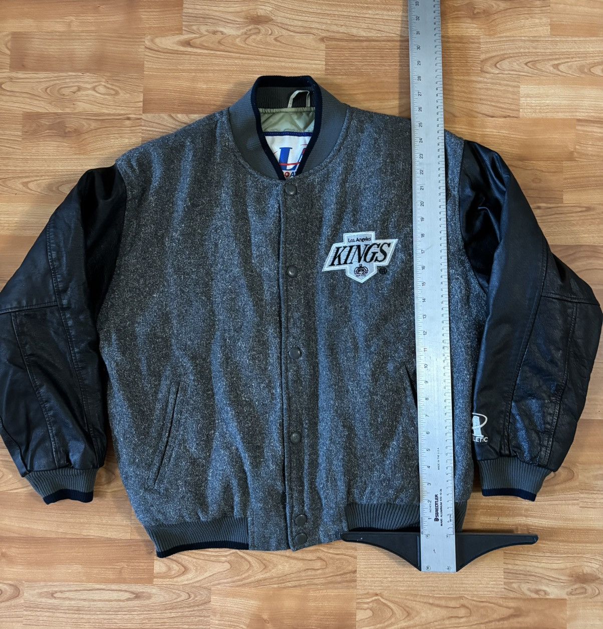 Logo Athletic LA Kings logo athletics Sz m vintage leather wool bomber Size US M / EU 48-50 / 2 - 3 Thumbnail