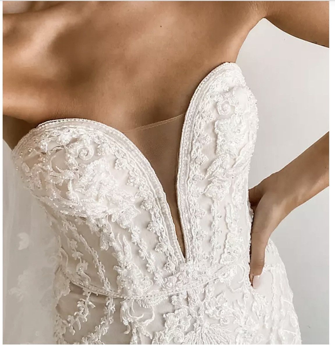 Oleg Cassini Beautiful Mermaid Wedding Dress Size M / US 6-8 / IT 42-44 - 4 Thumbnail