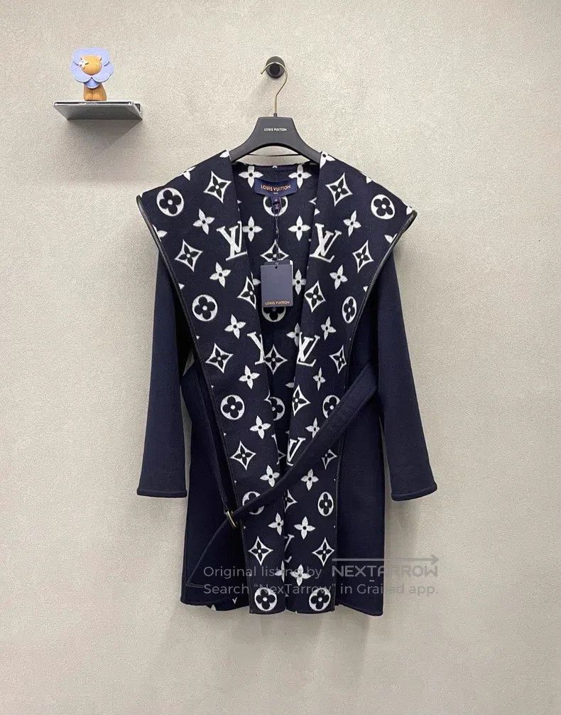 Louis Vuitton Louis Vuitton Dark blue lace-up midi coat Size XS / US 0-2 / IT 36-38 - 1 Thumbnail