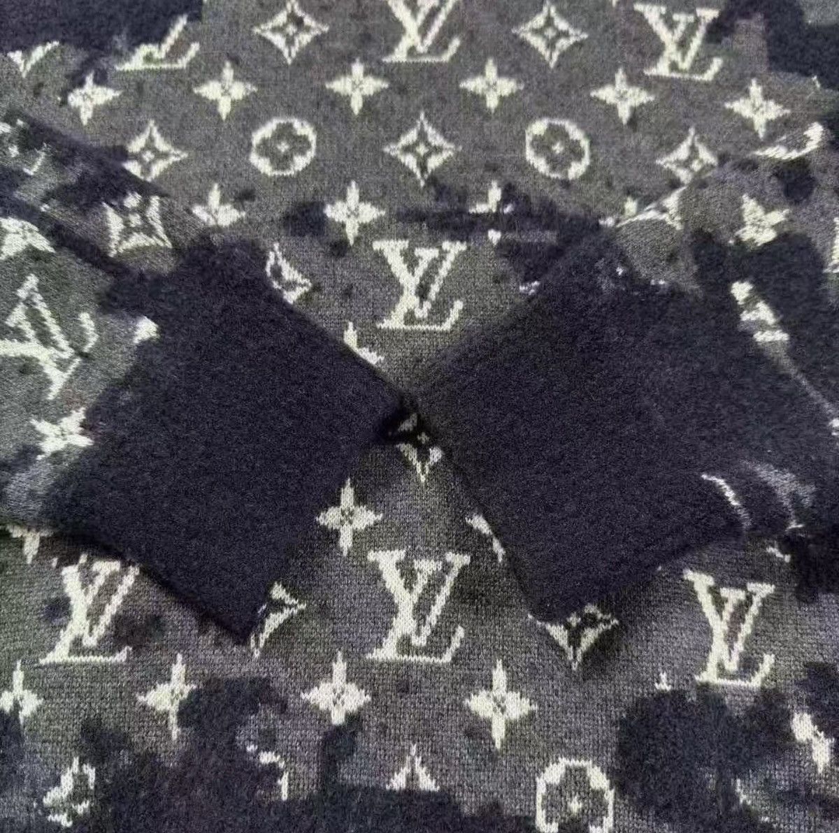Louis Vuitton Louis Vuitton Distressed XL Crewneck Monogram knit Sweater Size US XL / EU 56 / 4 - 3 Thumbnail