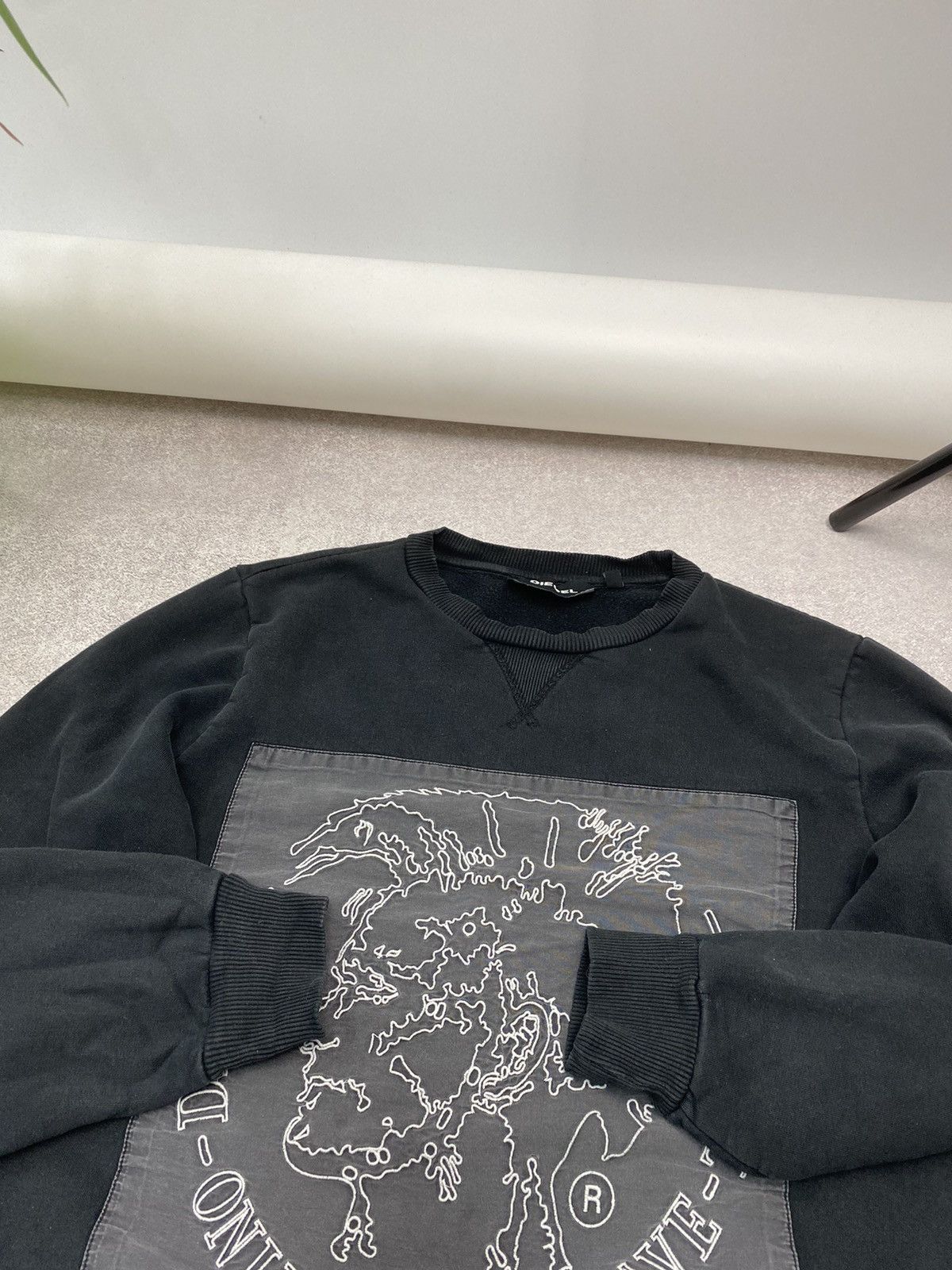 Diesel Vintage Diesel distressed Y2K square logo sweatshirt Size US S / EU 44-46 / 1 - 7 Thumbnail