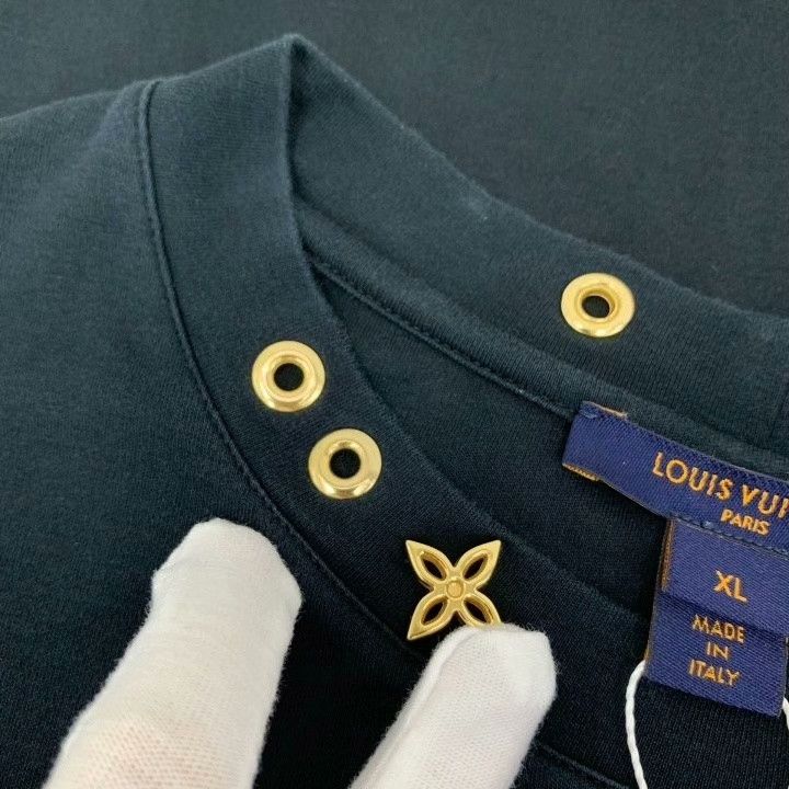 Louis Vuitton Louis Vuitton Black Gold Monogram T-shirt Size US XL / EU 56 / 4 - 8 Thumbnail
