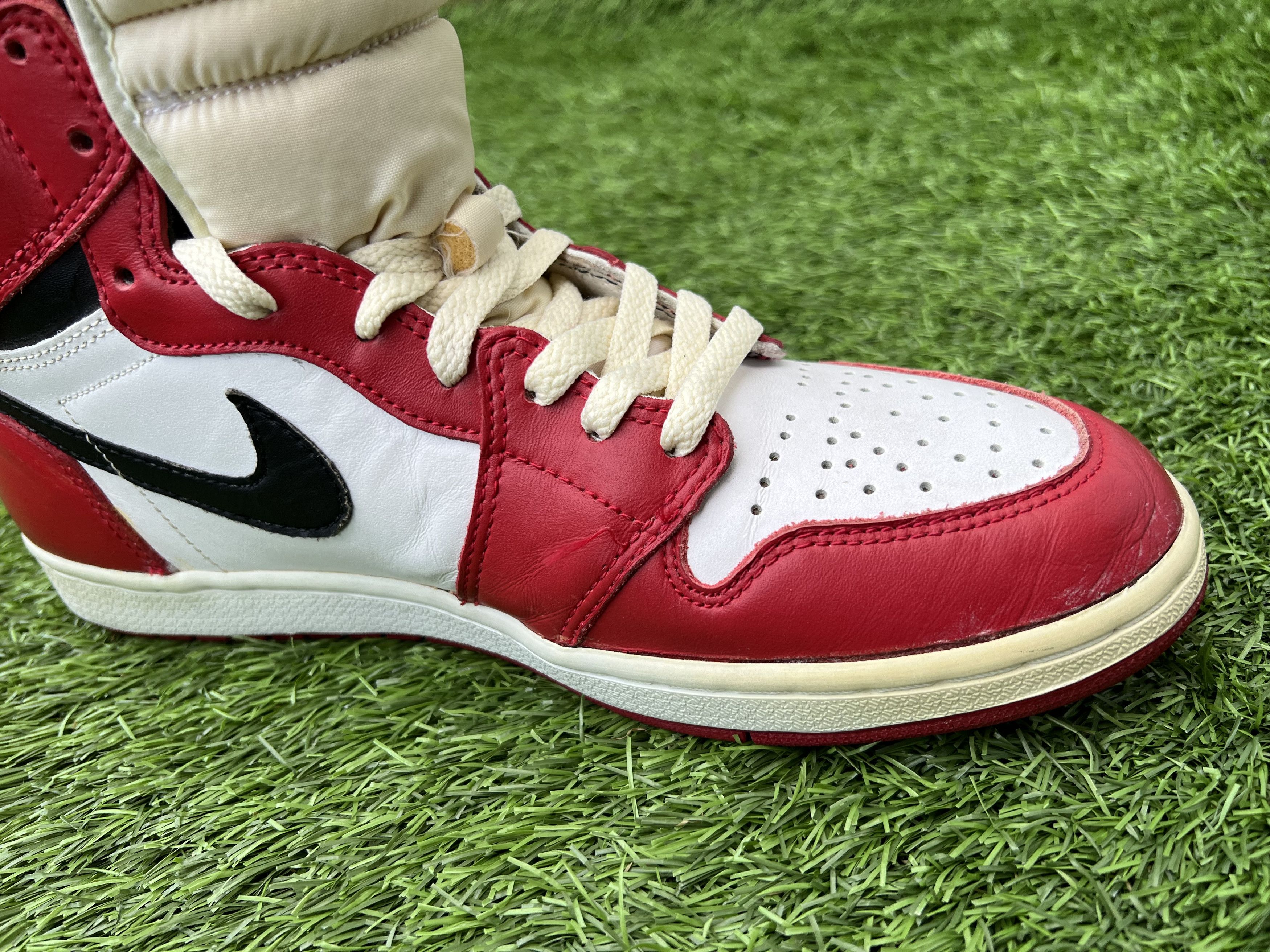 Jordan Brand Jordan 1 Retro High Chicago 1994 (Includes box and card) Size US 10.5 / EU 43-44 - 19 Thumbnail