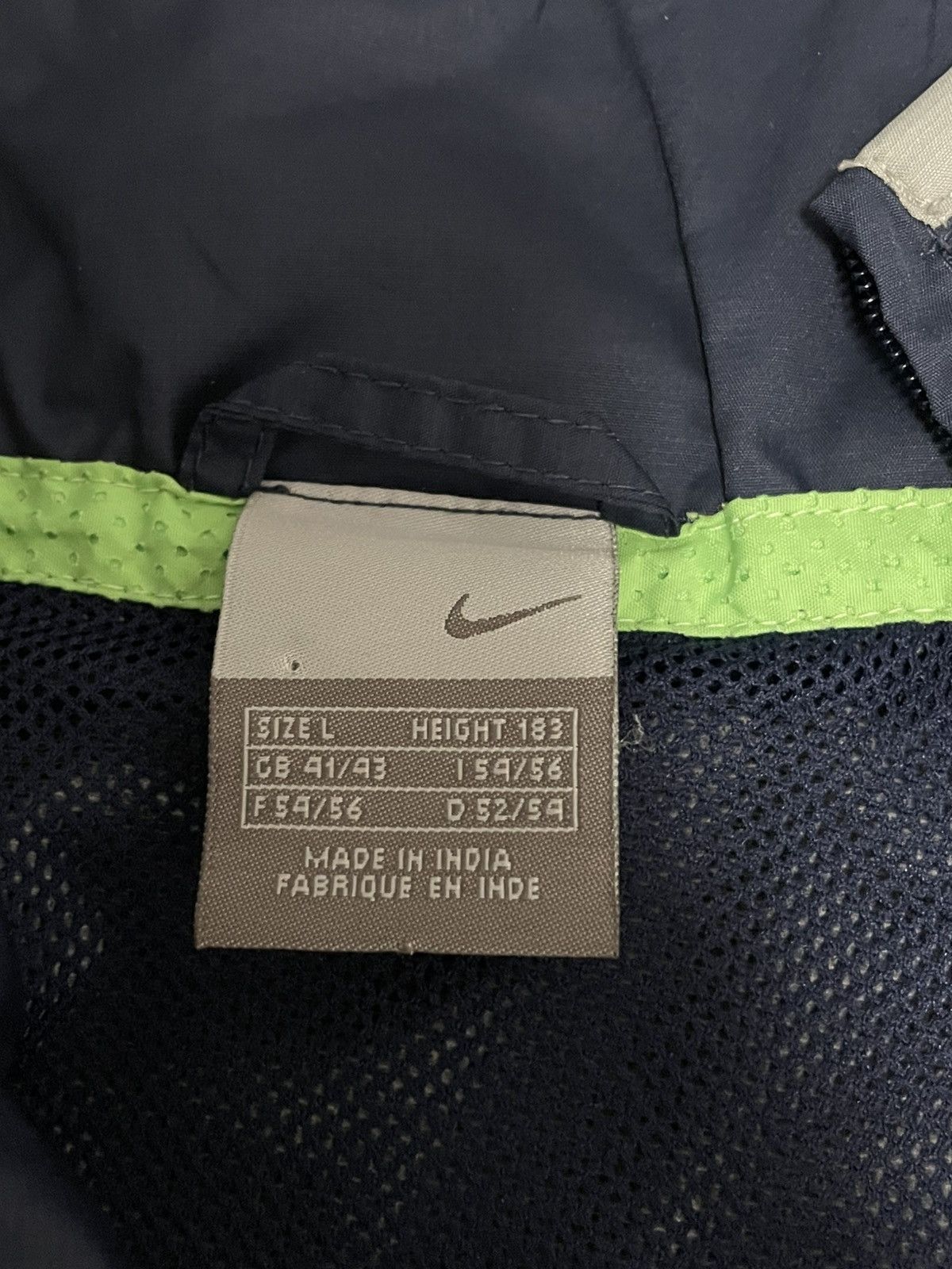 Nike Vintage Nike Shox Center Logo Nylon Baggy Sweatshirt Size US L / EU 52-54 / 3 - 7 Thumbnail