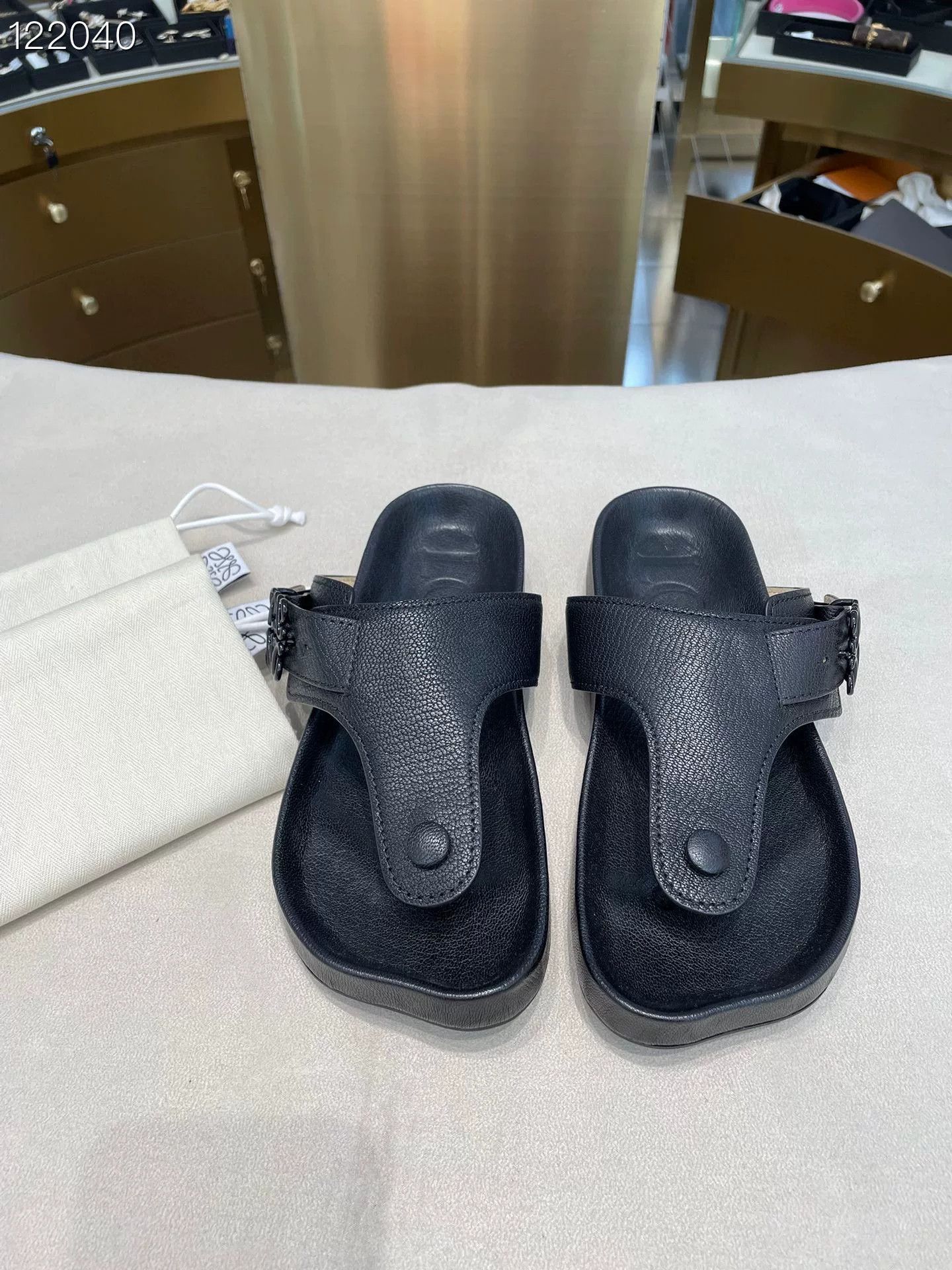 Loewe Loewe Ease Logo Sheepskin Flip Flops Size US 4 / IT 34 - 1 Thumbnail