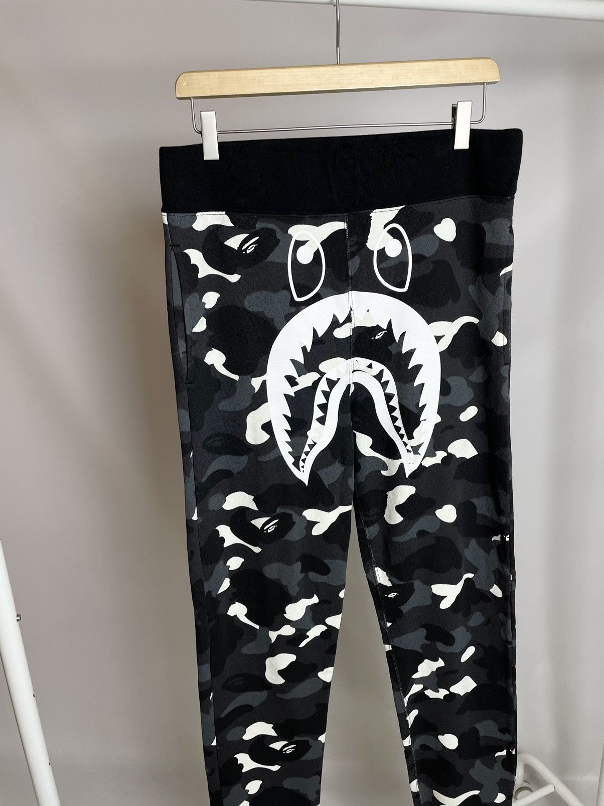 Bape BAPE 🌎 Glow in the dark sport camo sweat pants made in Japan Size US 32 / EU 48 - 2 Thumbnail