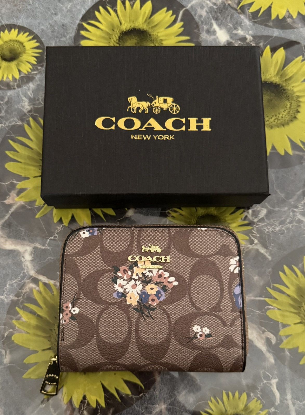 Coach Coach Brown Signature Floral Bouquet Small Zip Wallet Size ONE SIZE - 1 Thumbnail