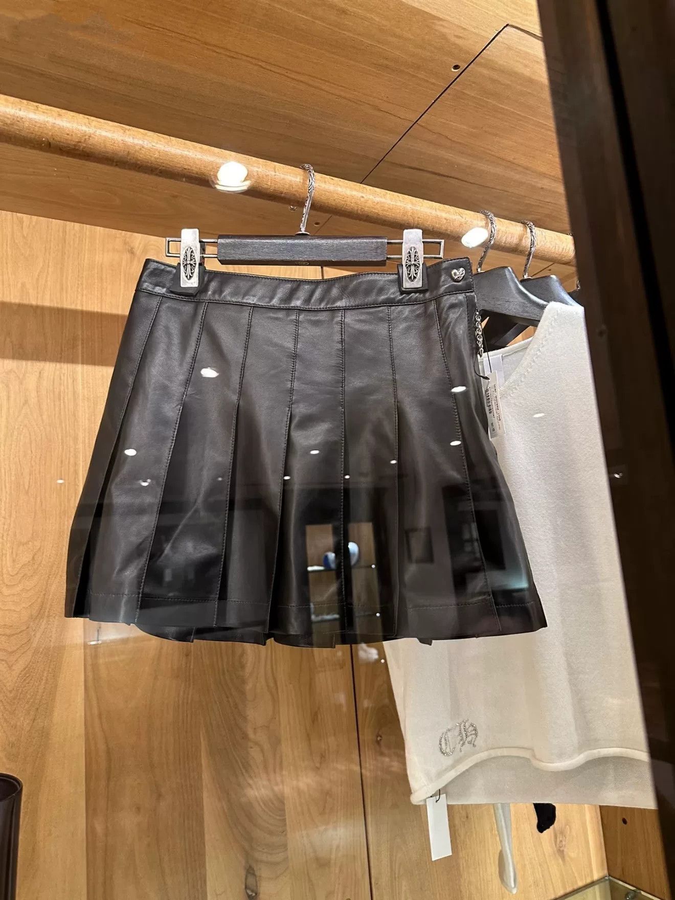Chrome Hearts chrome hearts black pleated leather skirt Size 26" / US 2 / IT 38 - 1 Thumbnail