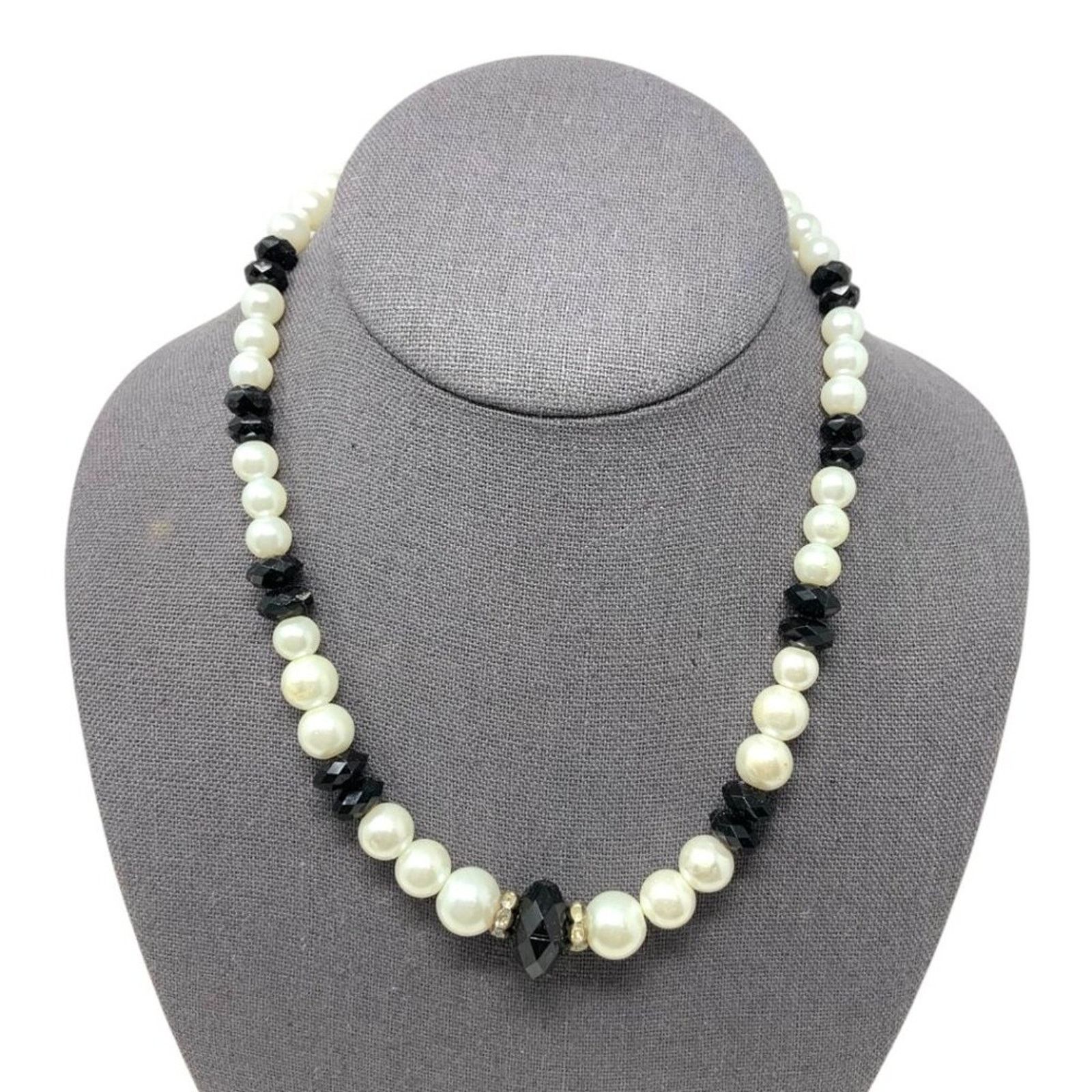 Other Vintage Black White Beaded Rhinestone Charm Necklace Size ONE SIZE - 1 Thumbnail