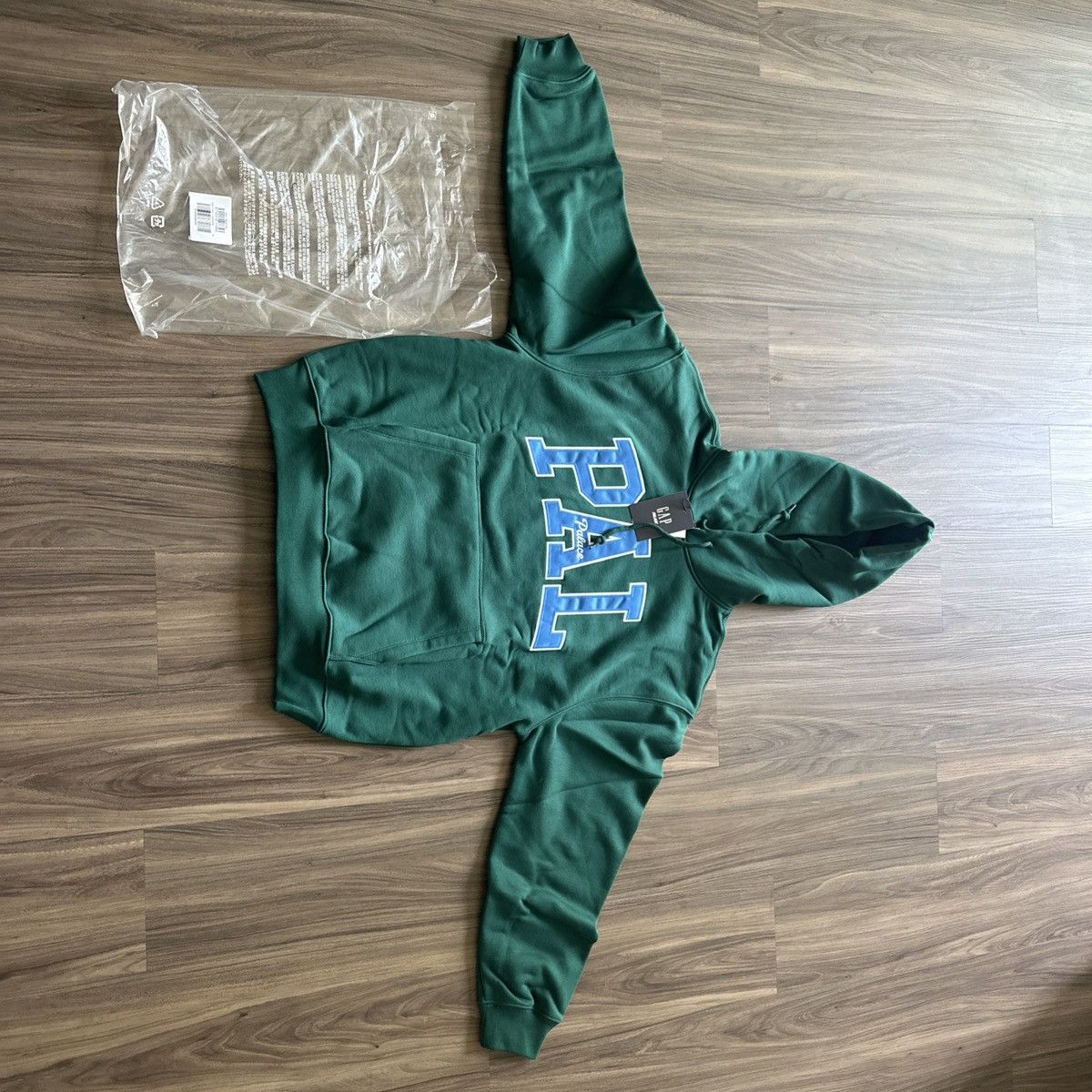 大人気 ☆PALACE X GAP☆ HOOD RAIN FOREST Palace x Gap Hood Rain Forest Men's - SS24 - US