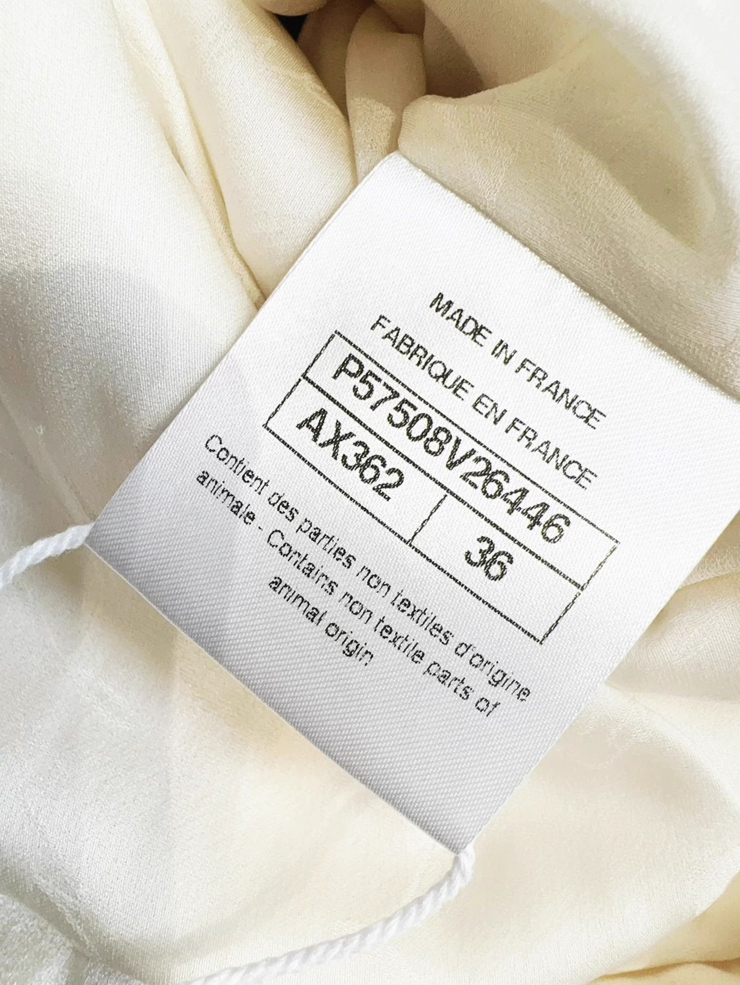 Chanel Chanel 17K Ivory Silver Trim 2Pkt PearlBtn TweedJacket 36 Size XS / US 0-2 / IT 36-38 - 7 Thumbnail