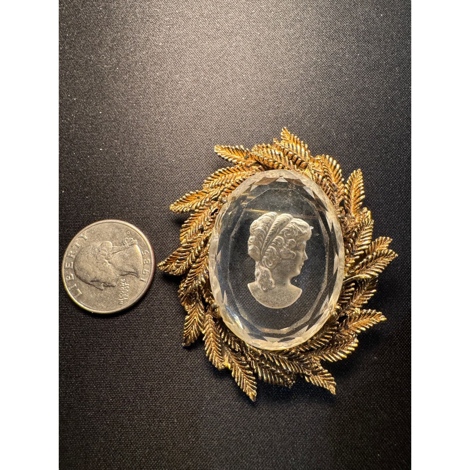 Other Vintage Intaglio Gold Tone Glass Cameo Brooch Size ONE SIZE - 3 Thumbnail