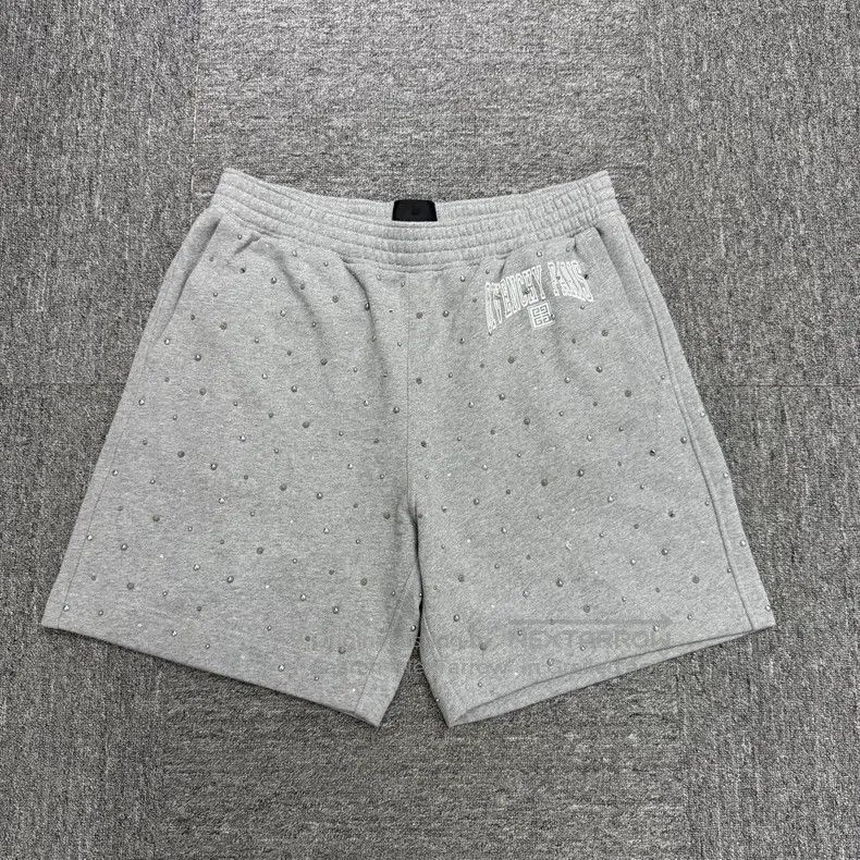 Givenchy Givenchy size XL shorts Size US 27 - 1 Thumbnail