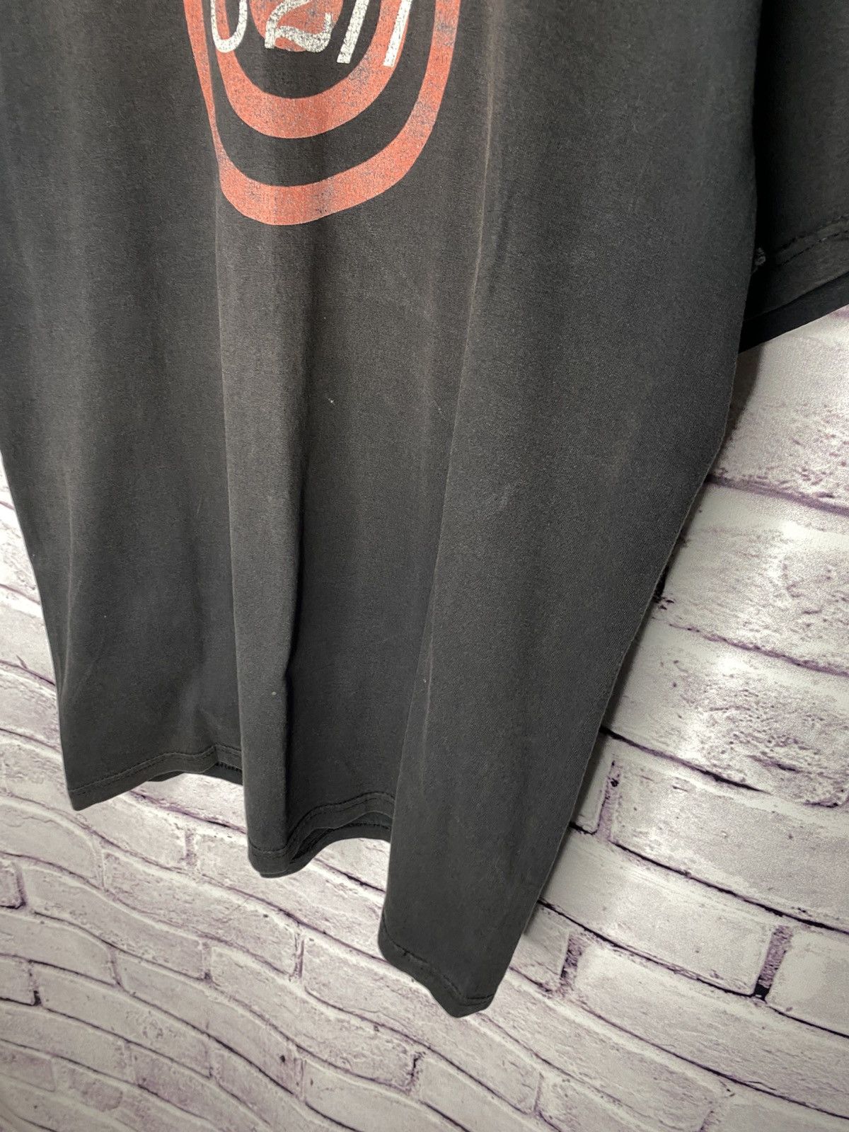 Band Tees Men's Vintage 2004 T-Shirt U2 To Dismantle An Atomic Bomb Size US L / EU 52-54 / 3 - 10 Thumbnail