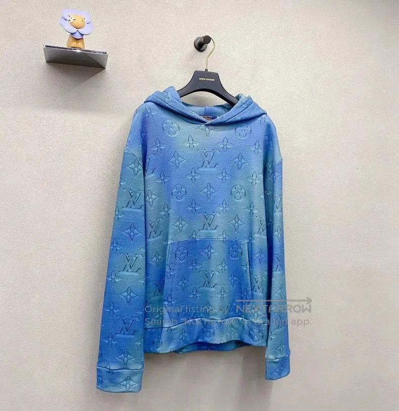 Louis Vuitton Louis Vuitton Blue Gradient Logo Hoodie. Size US M / EU 48-50 / 2 - 4 Thumbnail