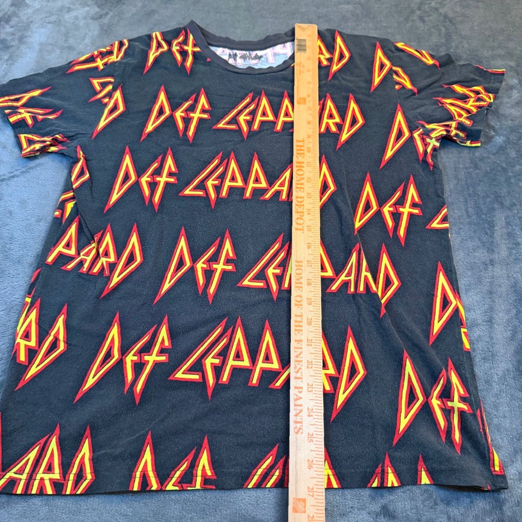 Gloverall Def Leppard All Over Print T-Shirt Mens Large Black Graphic Rock Band Tee Size US L / EU 52-54 / 3 - 7 Thumbnail