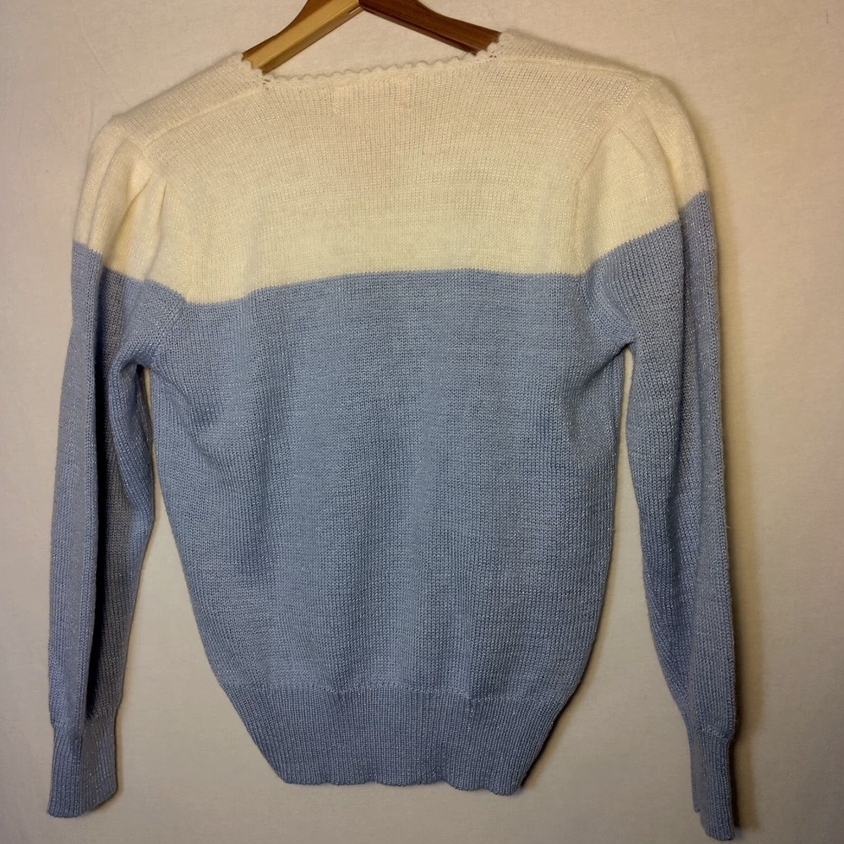 Vintage VINTAGE Jaclyn Smith Petite Sweater Women Pullover Long Sleeve V-Neck Beaded Silver 80s Fall Winter Spring Blue Size S / US 4 / IT 40 - 2 Thumbnail