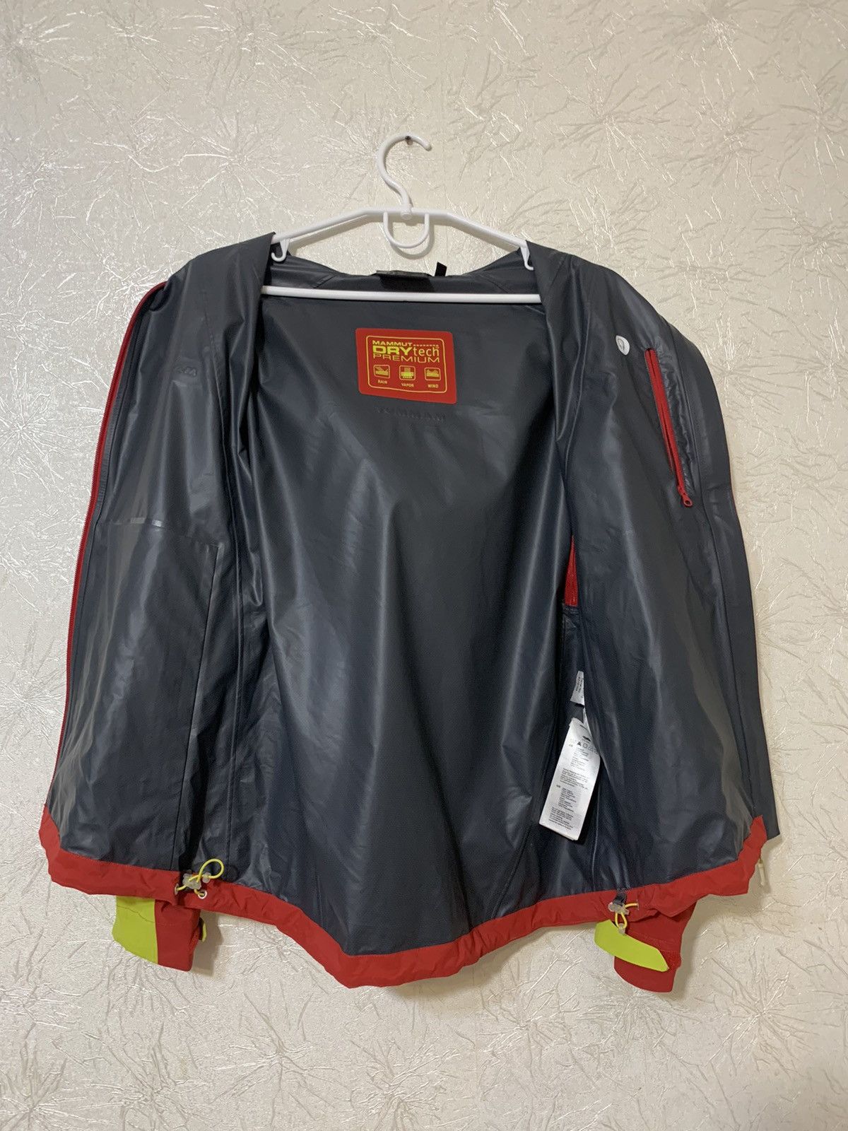 Mammut Mammut Convey Hardshell Dry Tech Premium Hooded Jacket Size US S / EU 44-46 / 1 - 9 Thumbnail