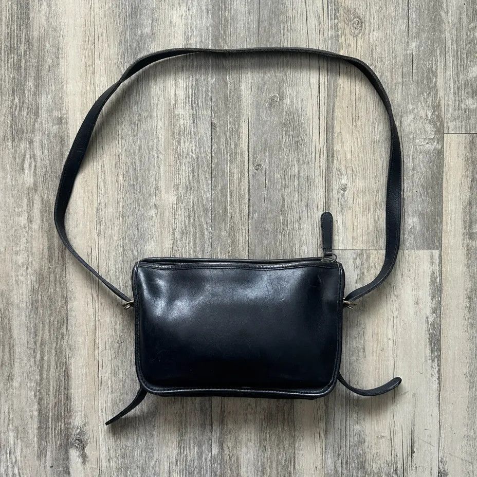 Coach Vintage Coach Sutton 9814 Black Leather Crossbody Bag Size ONE SIZE - 1 Thumbnail