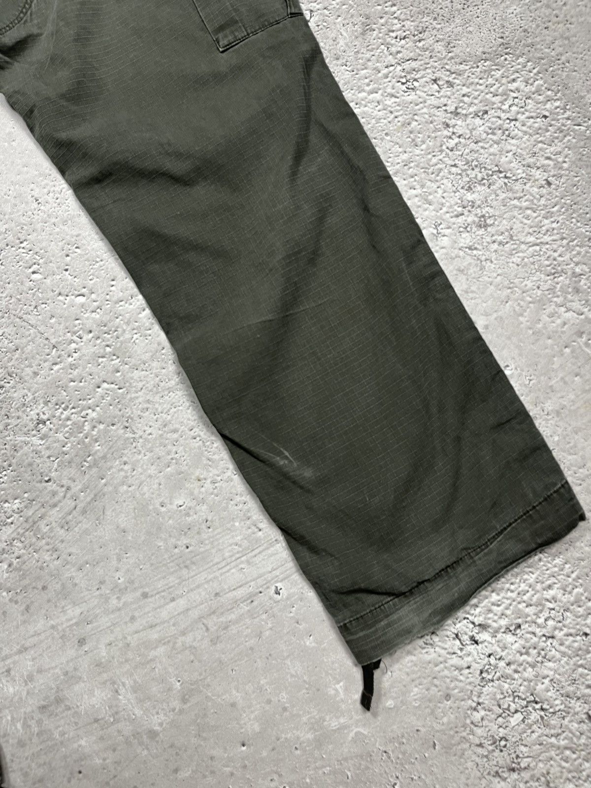 Carhartt distressed green cargo pants 38x34 rugged workwear