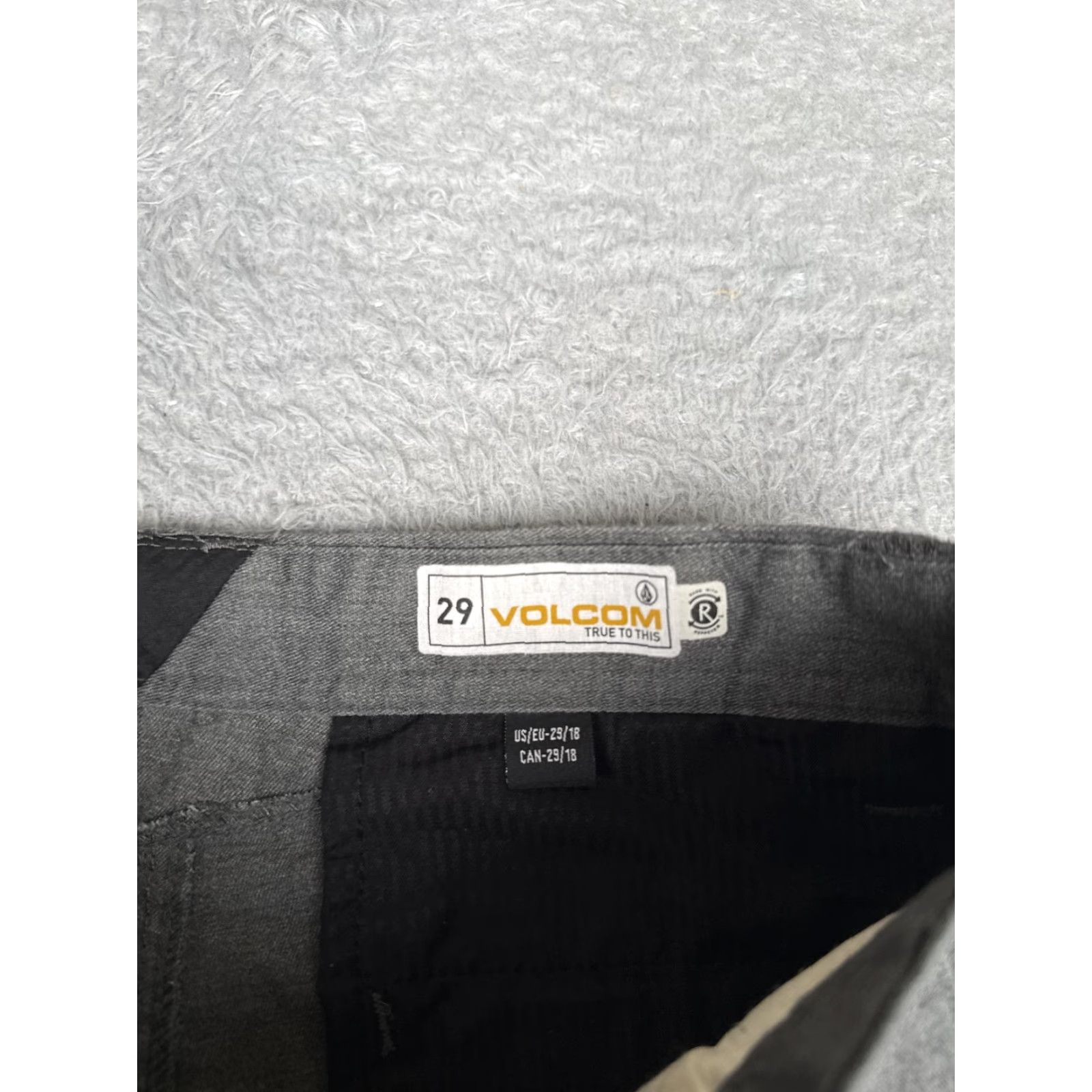 Volcom Volcom Mens Shorts 29 Gray Canvas Chino Flat Front 9 Inseam Casual Summer Wear Size US 29 - 7 Thumbnail
