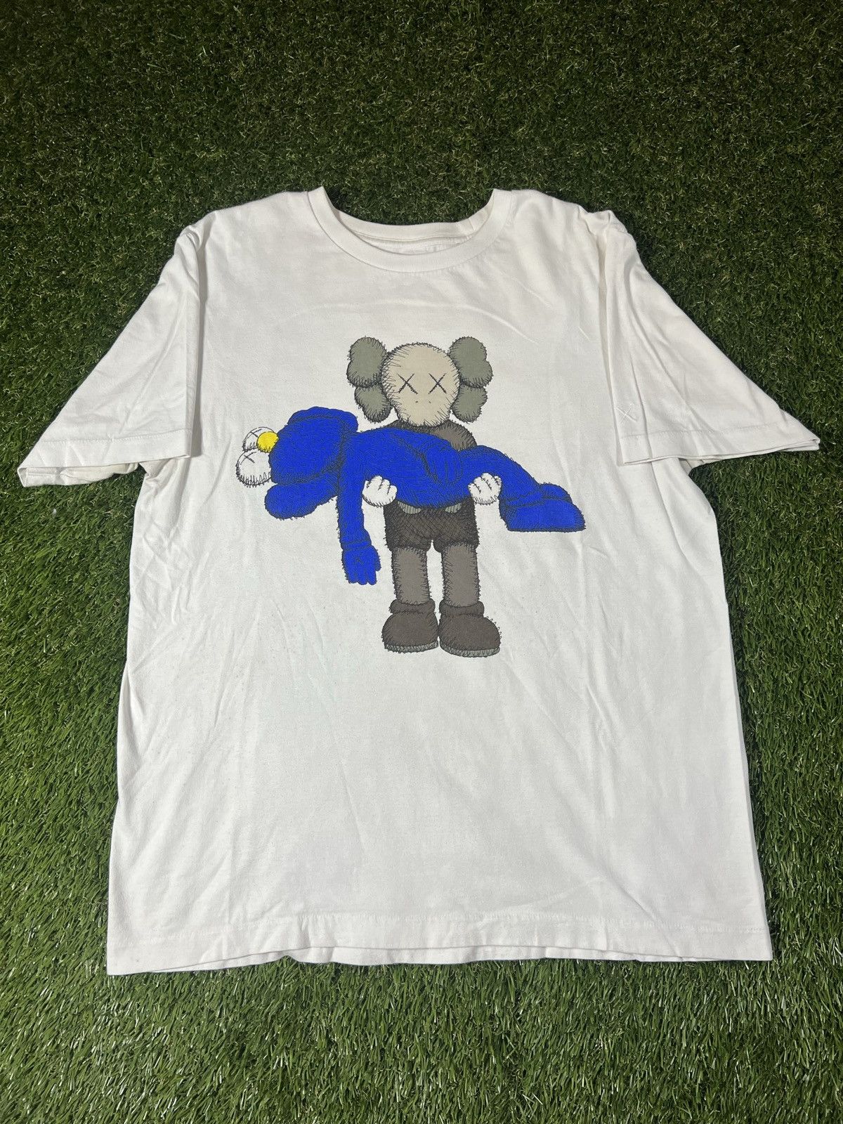 Kaws × Uniqlo Vintage Y2K Kaws x Uniqlo Elmo Cartoon Hype Beast Tee Size US L / EU 52-54 / 3 - 1 Thumbnail