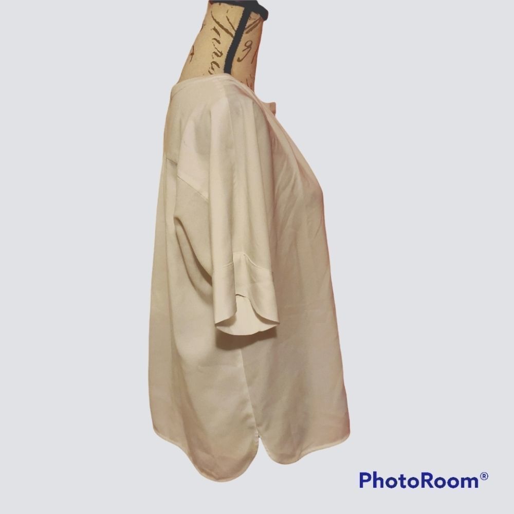 Nordstrom Nordstrom Ladies Size Medium Ivory Cloud Flowy Split Neck Sh Size M / US 6-8 / IT 42-44 - 2 Thumbnail