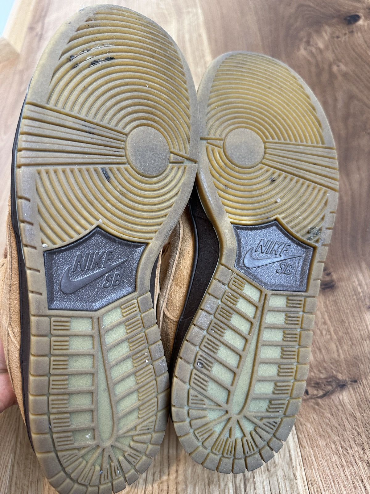 Nike NIKE SB DUNK LOW WHEAT MOCHA Size US 9 / EU 42 - 7 Thumbnail