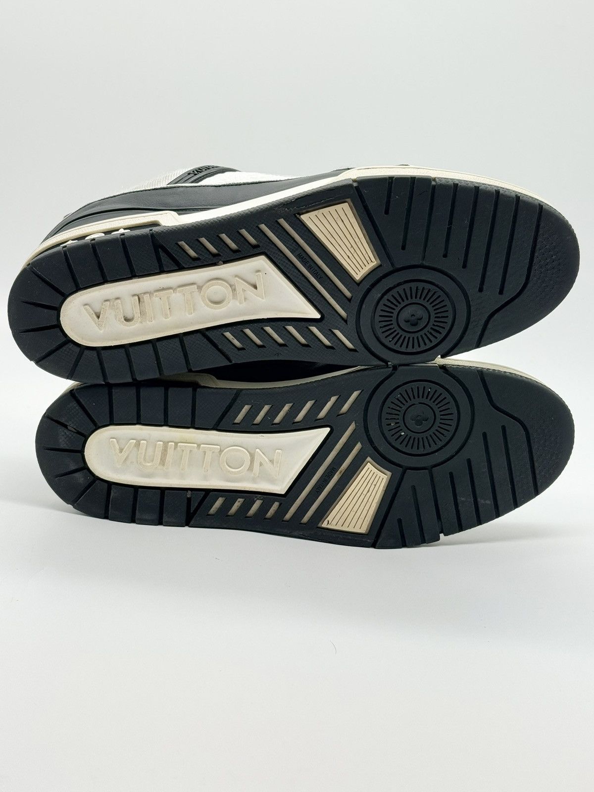 Louis Vuitton Size 11 - Black Leather Louis Vuitton Trainer Size US 11 / EU 44 - 6 Thumbnail