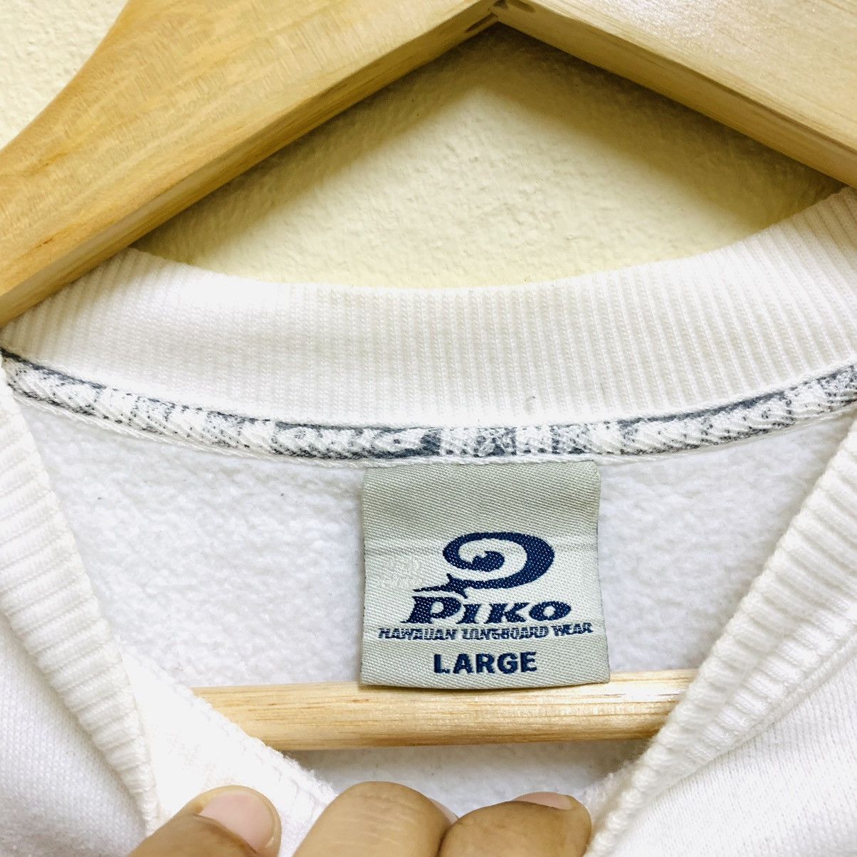 Vintage Vintage PIKO HAWAIIAN LONGBOARD WEAR Embroidery Sweatshirt Size US L / EU 52-54 / 3 - 9 Thumbnail