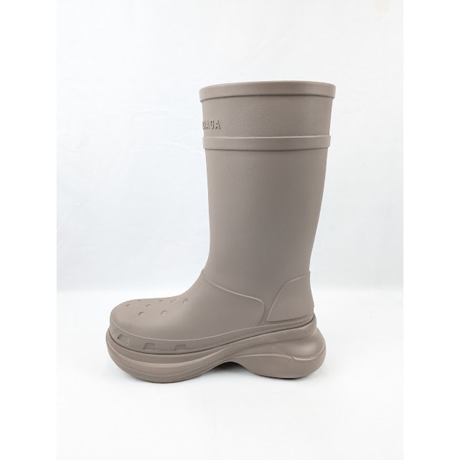 Balenciaga o1rshd1 Crocs Rubber Boots in Beige Size US 12 / EU 45 - 8 Thumbnail