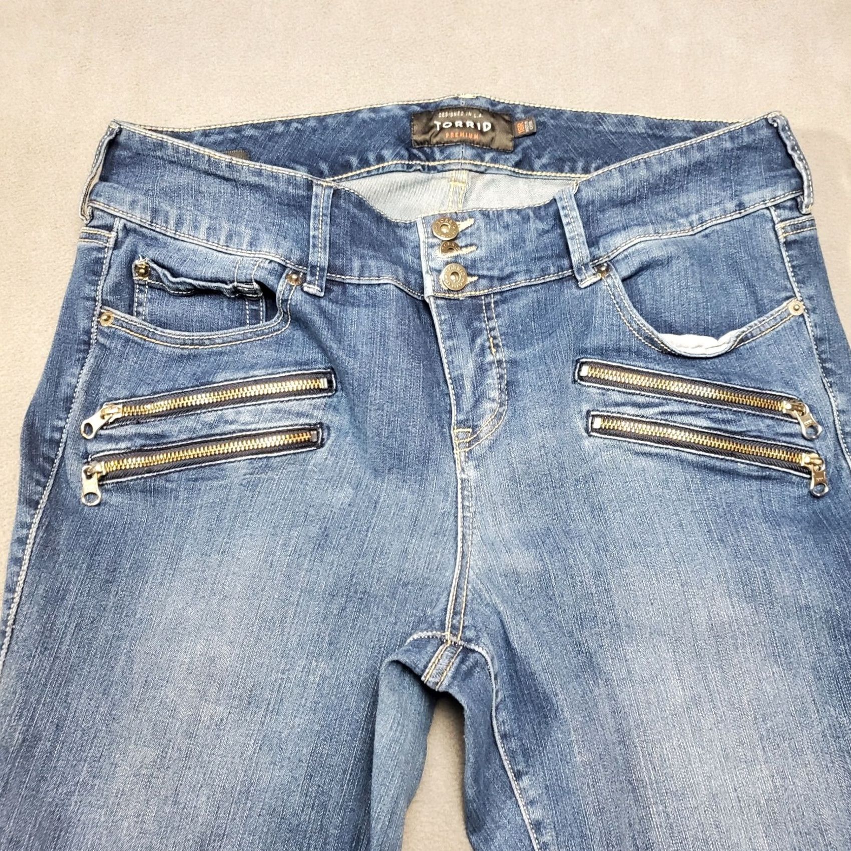 Torrid Torrid Jeans Womens 18 R Blue Jegging 34x27 3 Button Denim Double Zipper Shirt? Size 40" / US 18 - 4 Thumbnail