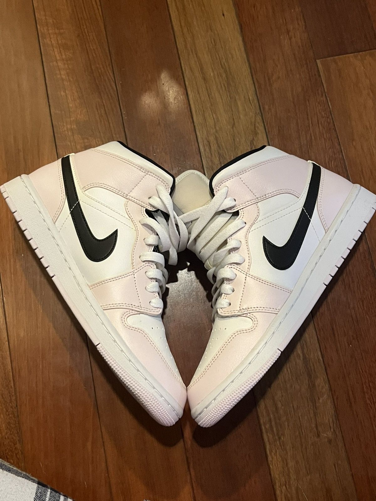 Jordan Brand × Nike Nike Jordan 1s Size US 9.5 / IT 39.5 - 2 Thumbnail