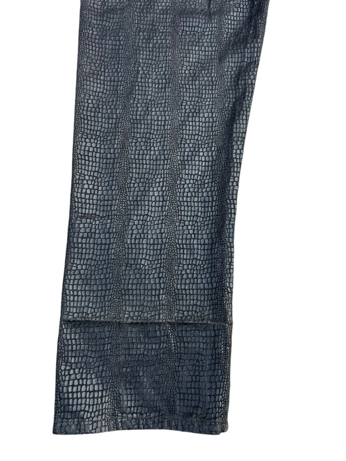 Guess Vintage 90s Guess Croc Skin Print Waxed Denim Jeans Size US 34 / EU 50 - 14 Thumbnail