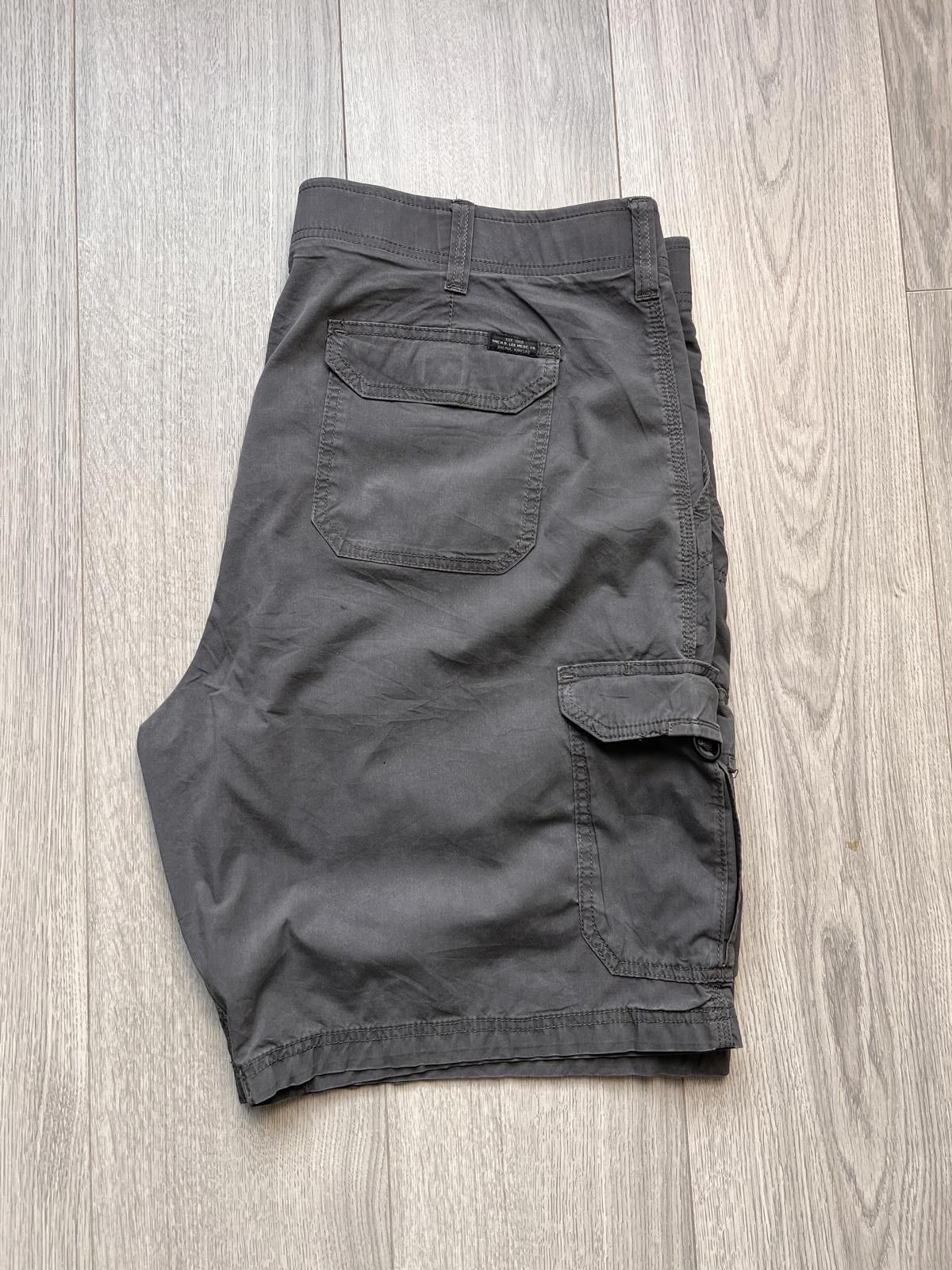 Lee Vintage‑style Lee Extreme Motion Cargo Shorts Size US 35 - 1 Thumbnail