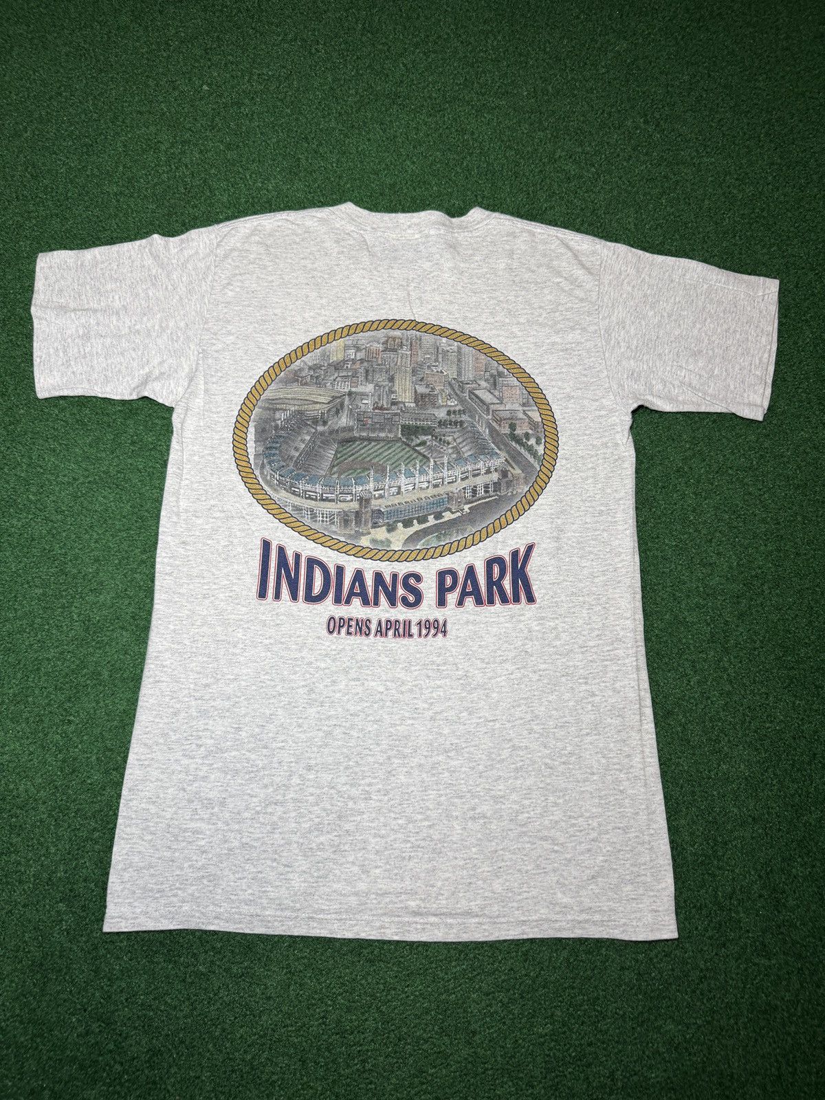 Nutmeg Vintage 90s Cleveland Indians Stadium Nutmeg M/L T Shirt Size US L / EU 52-54 / 3 - 3 Thumbnail