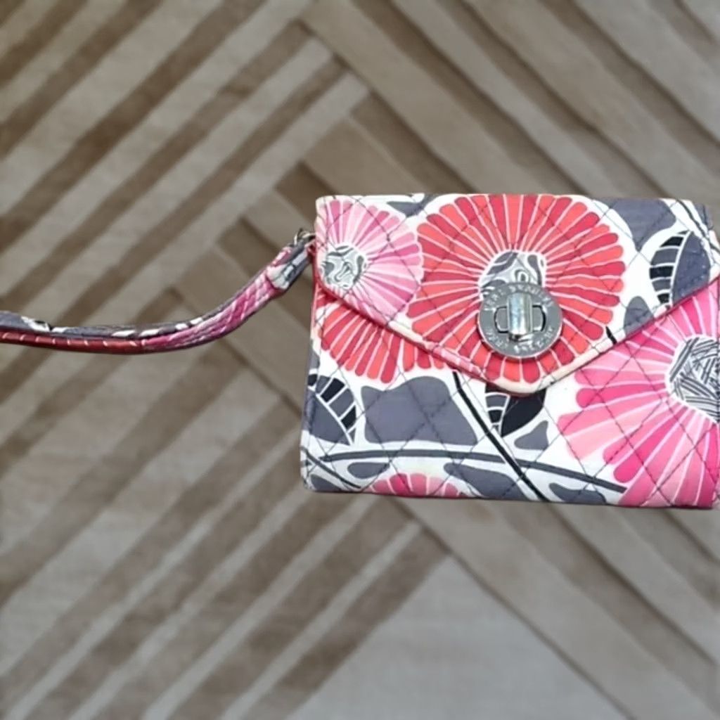 Vera Bradley Vera Bradley Wallet Wristlet Your Turn Cheery Blossoms Flowers Classic Colorful Credit Card Womens 20? Size ONE SIZE - 1 Thumbnail