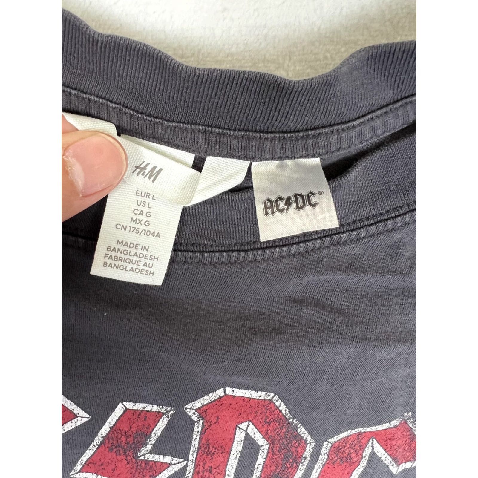 H&M AC/DC T-Shirt Womens L Black Back In Black World Tour H&M Band Graphic Rock Size L / US 10 / IT 46 - 6 Thumbnail