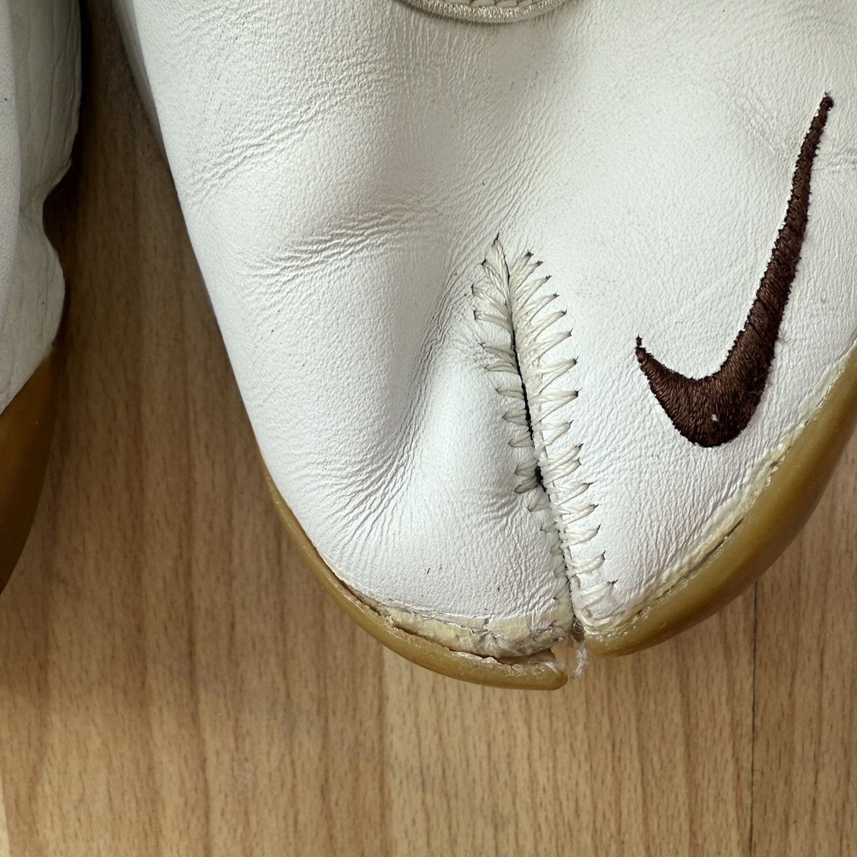 Nike Nike Rift Split Toe White Leather Trainers (2006) size UK 8 Size US 8 / EU 41 - 6 Thumbnail