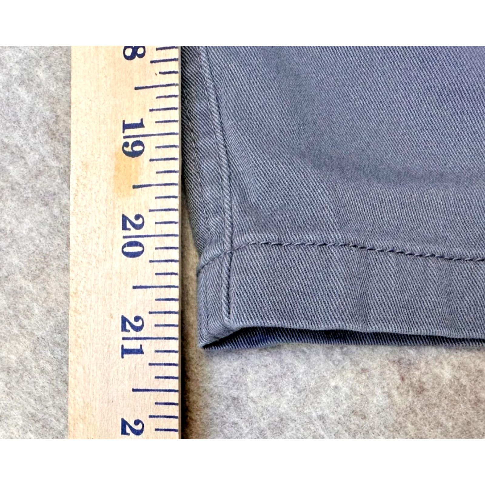 Quiksilver Quiksilver Gray Amphibian Shorts Mens 36 x 9 Flat Front Chino Board Surf Logo Pockets Easy Care 9 in Inseam Gray Mens Size US 36 / EU 52 - 6 Thumbnail