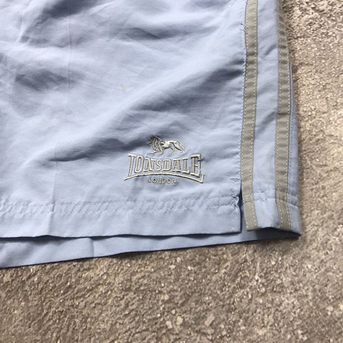 Vintage Vintage 90s Lonsdale Baggy Shorts Y2K Streetwear Faded 30 Size US 30 / EU 46 - 3 Thumbnail