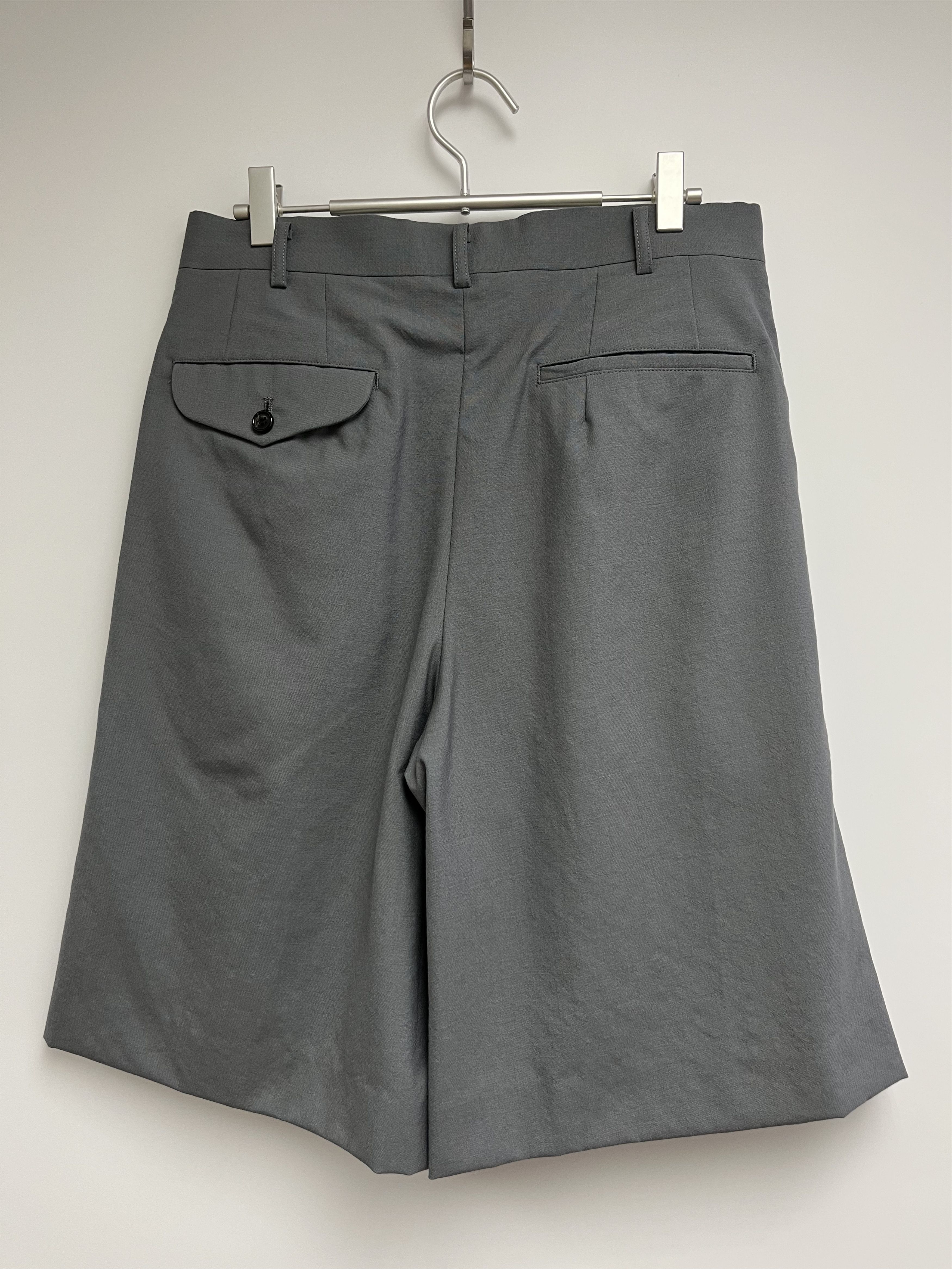 Comme des Garcons Homme Plus COMME des GARÇONS HOMME PLUS PLEATED WOOL SHORTS Size US 30 / EU 46 - 2 Thumbnail