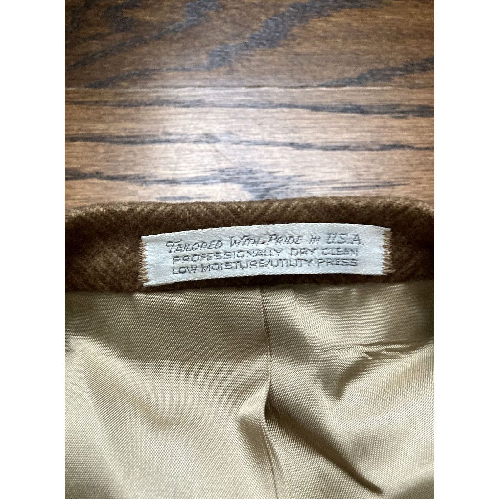 Camel Harwell’s Camel Hair Blazer Mens 44R Two Button Beige Jacket Herringbone Sport Coat Notch Lapel Regular Size: 44 Beige Camel Size 44R - 5 Thumbnail
