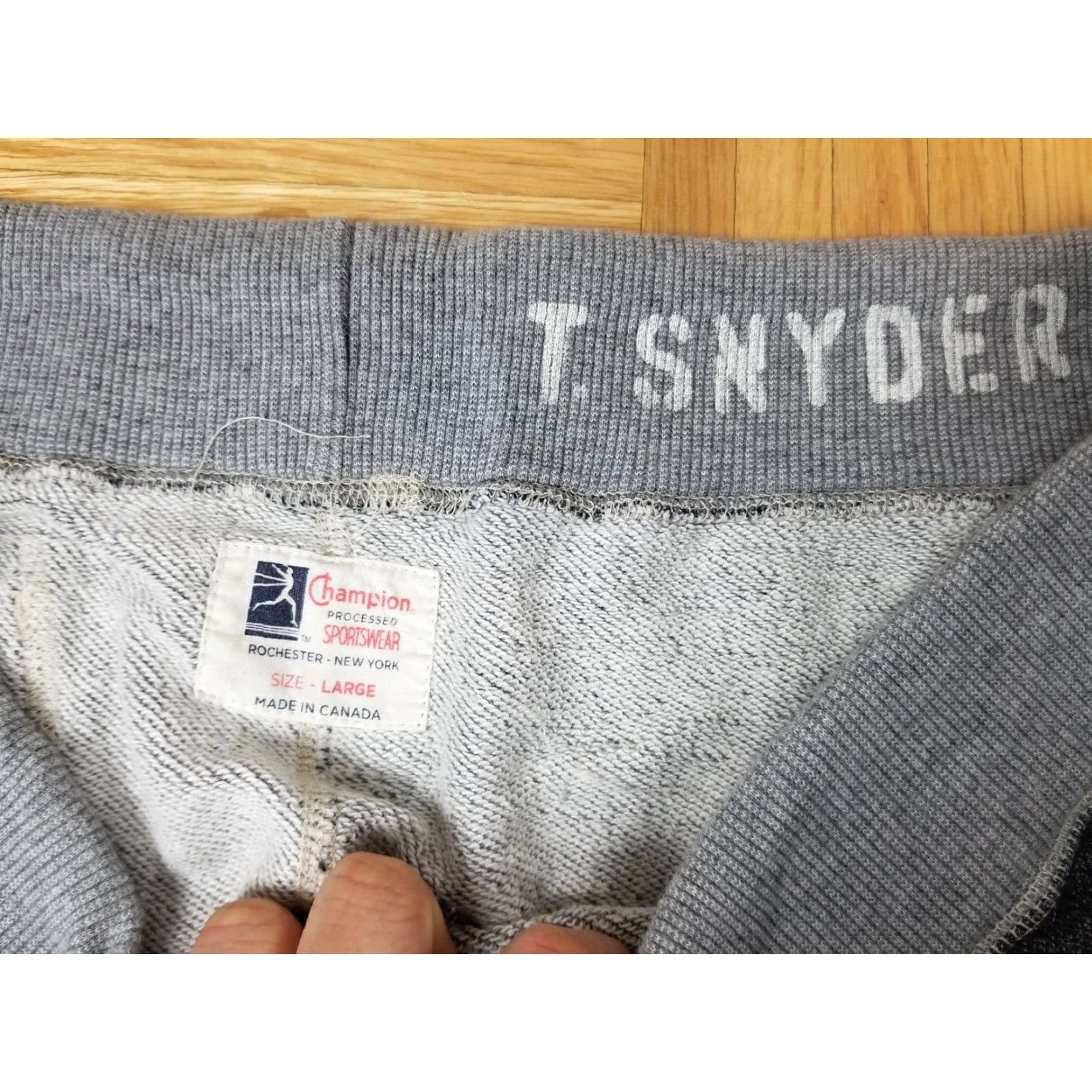 Champion VINTAGE CHAMPION REPRO RUNNER TAG 2 TONES SWEATPANTS SZ LARGE SHIRT? (note: no) Size US 33 - 5 Thumbnail